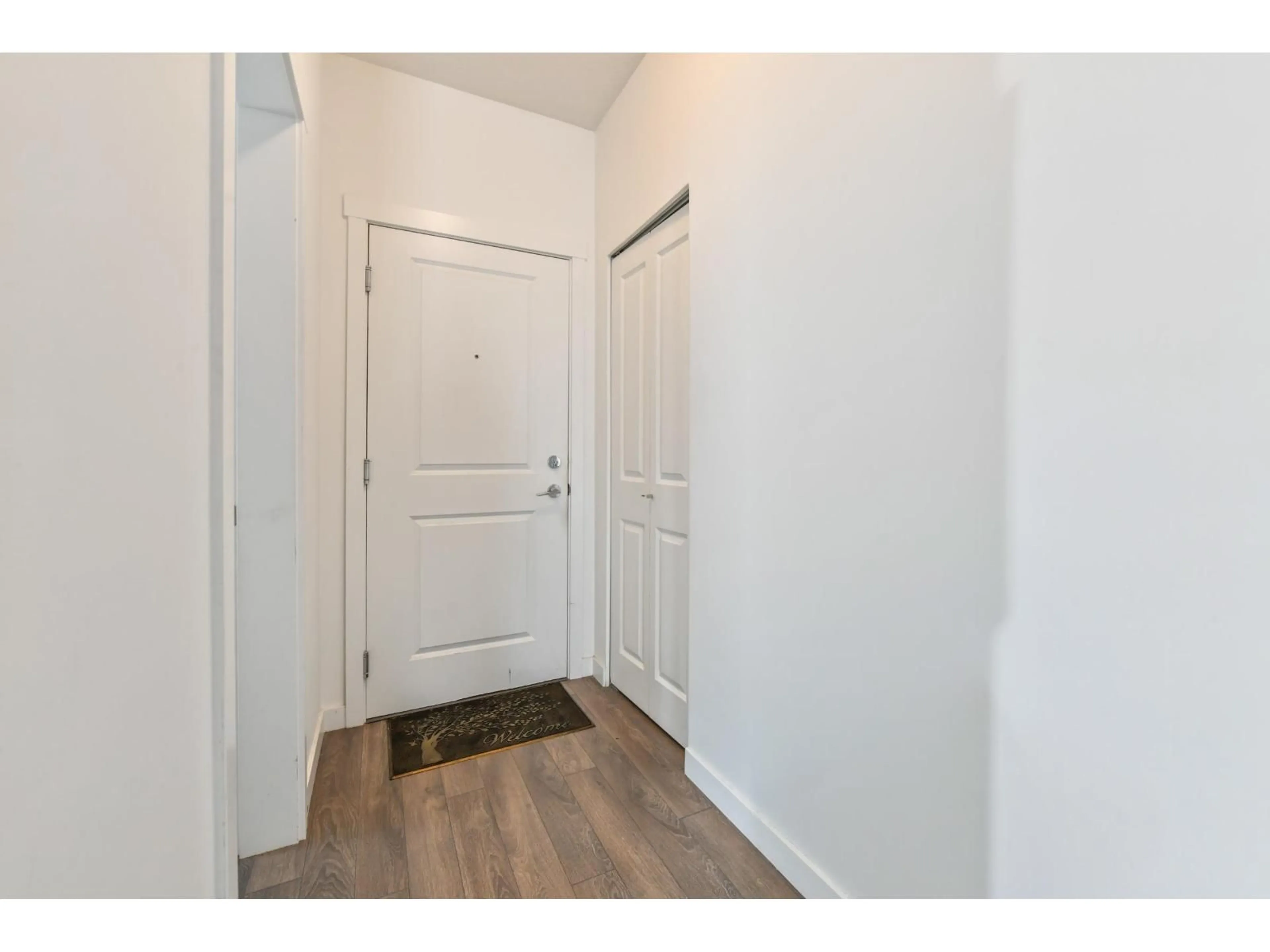 Indoor entryway for 306 - 15848 FRASER HIGHWAY, Surrey British Columbia V4N6X6