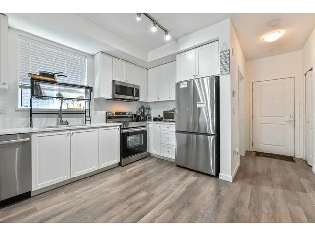 306 - 15848 FRASER HIGHWAY, Surrey 3