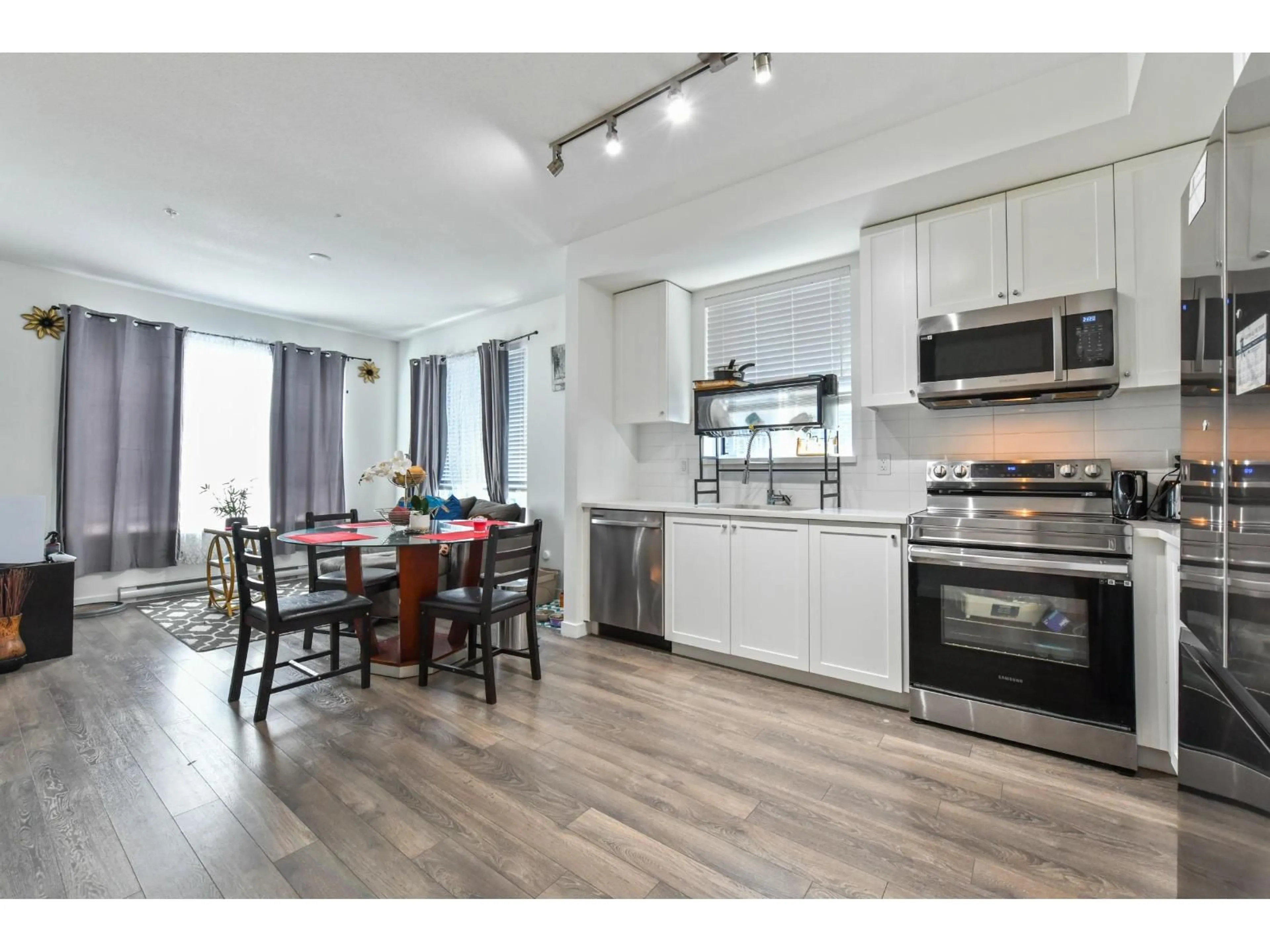 Open concept kitchen, wood/laminate floor for 306 - 15848 FRASER HIGHWAY, Surrey British Columbia V4N6X6