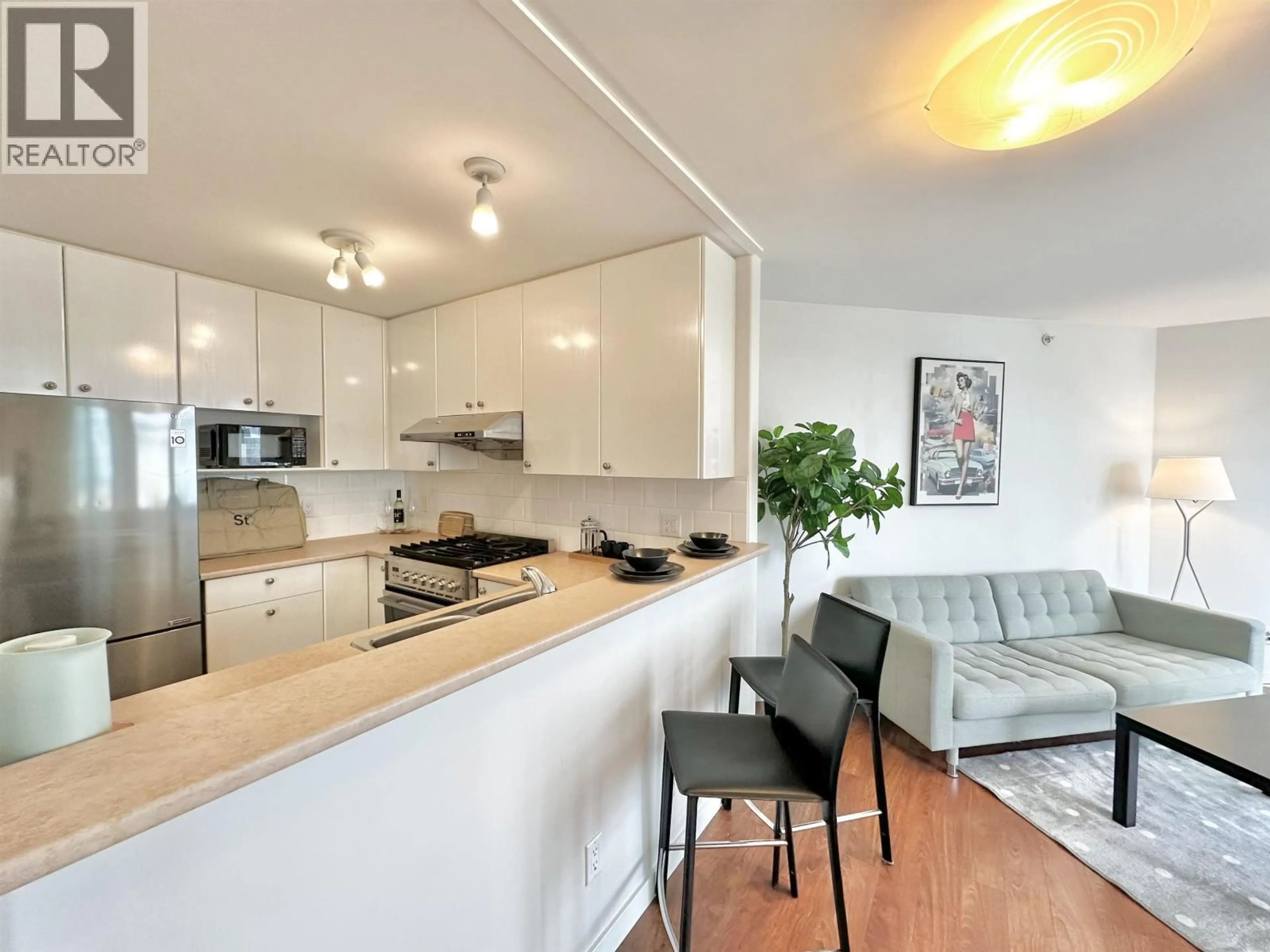 Open concept kitchen, unknown for 902 - 4567 HAZEL STREET, Burnaby British Columbia V5H4V4