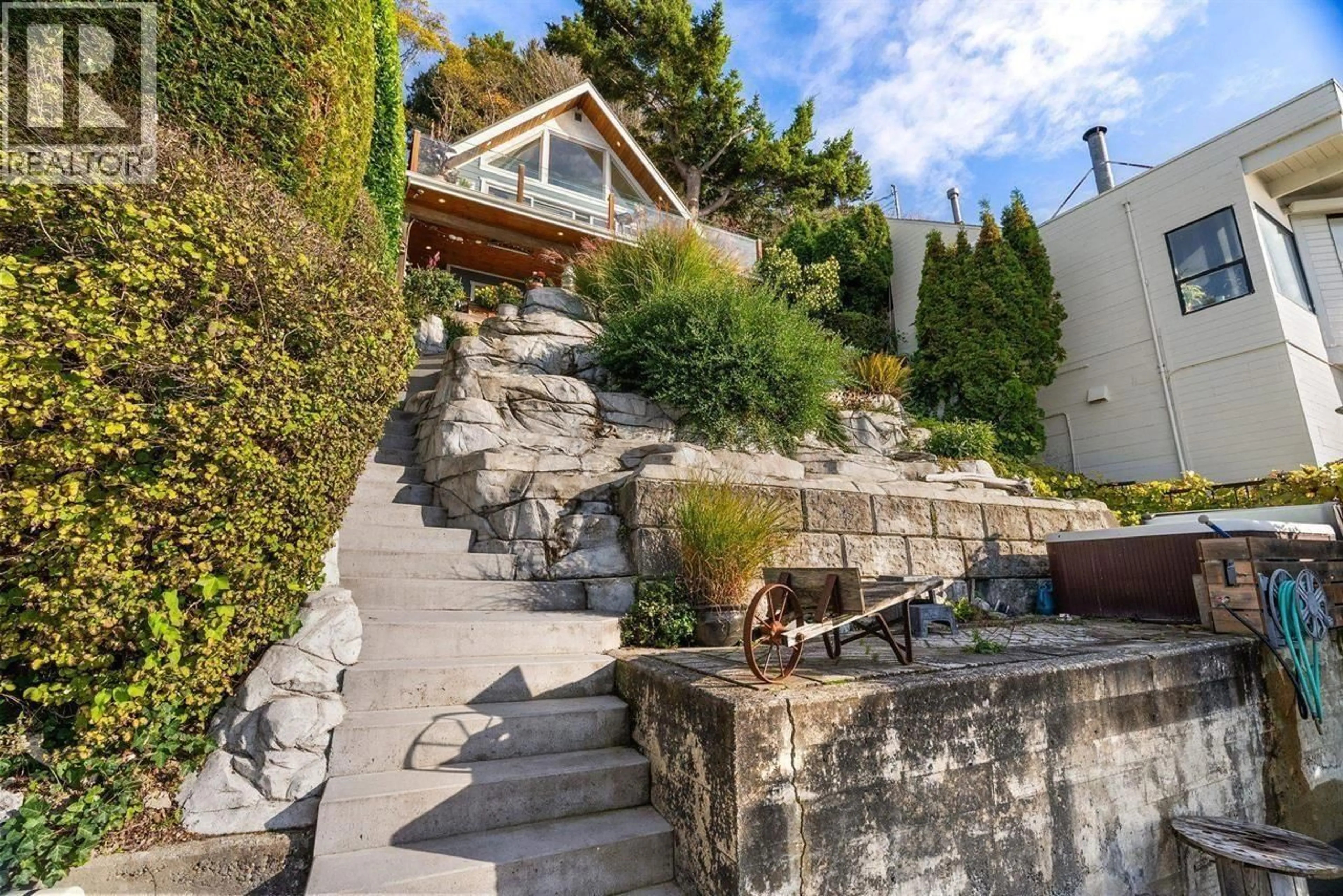 Stairs for 188 TSAWWASSEN BEACH ROAD, Delta British Columbia V4M2J2