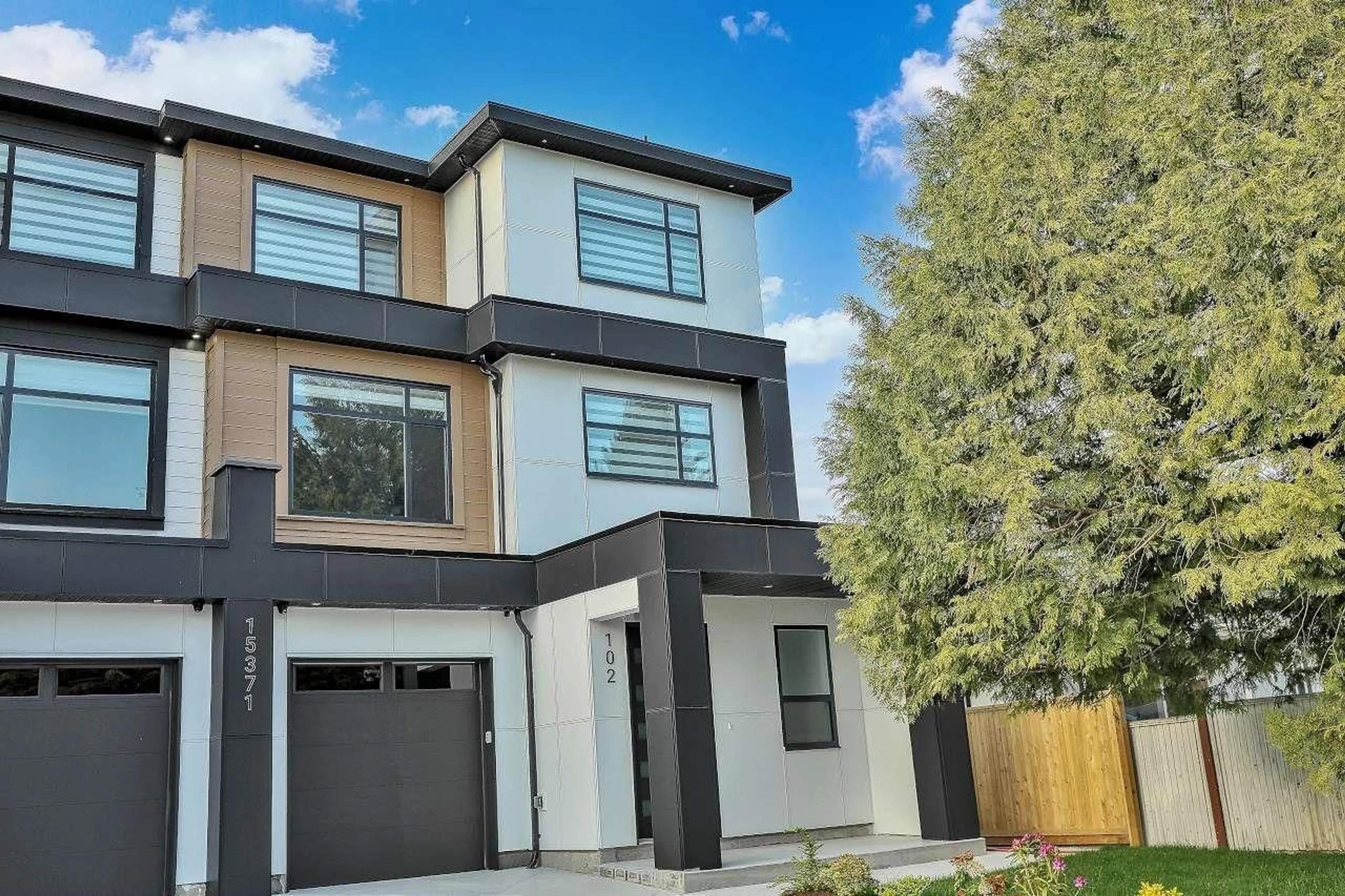 Home with brick exterior material, street for 102 - 15371 94 AVENUE, Surrey British Columbia V3R1E3
