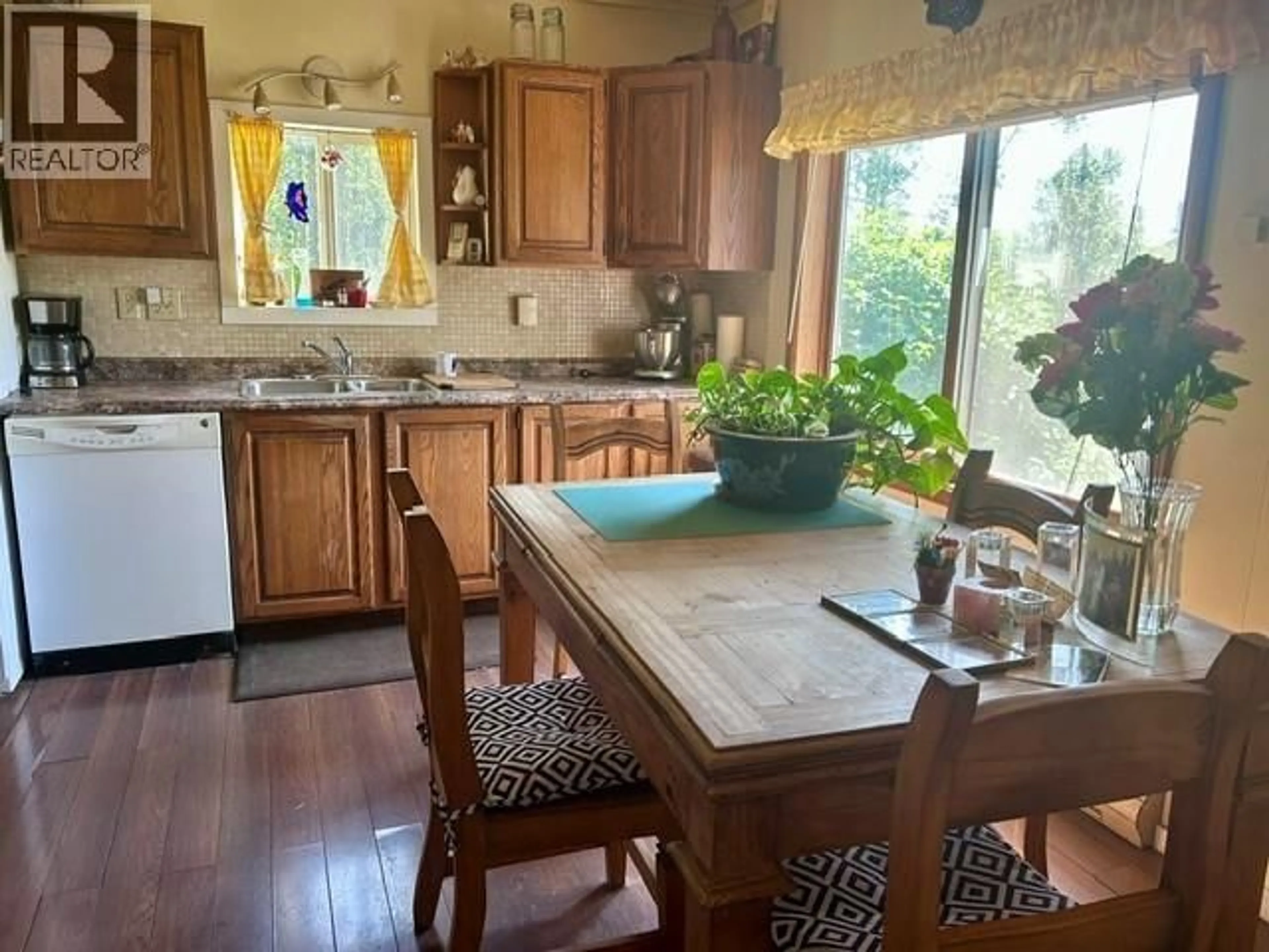 Open concept kitchen, unknown for 10370 16 HIGHWAY, Burns Lake British Columbia V0J1E1