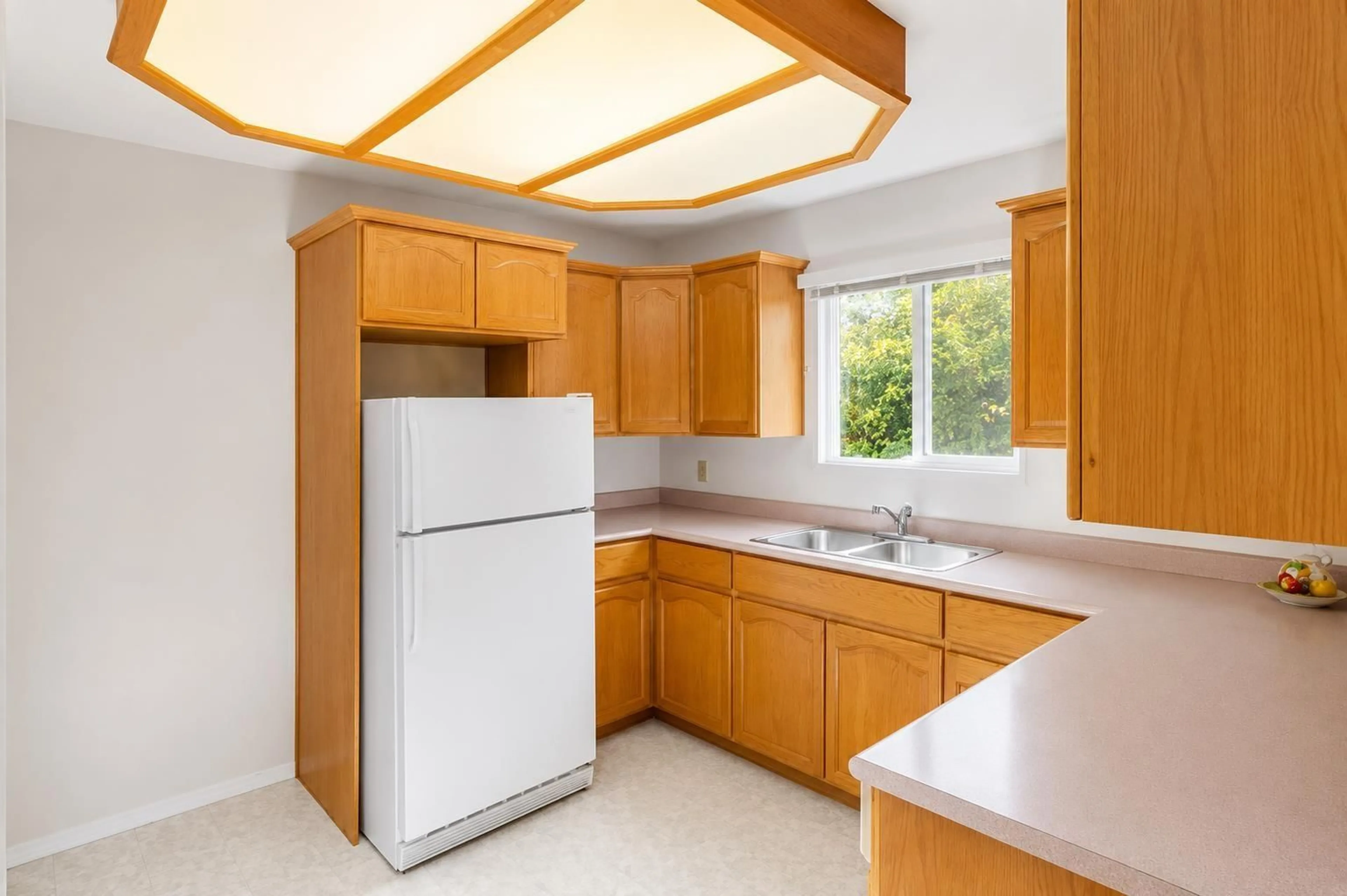 Standard kitchen, unknown for 9835 ANGUS DRIVE, Chilliwack British Columbia V2P6A8