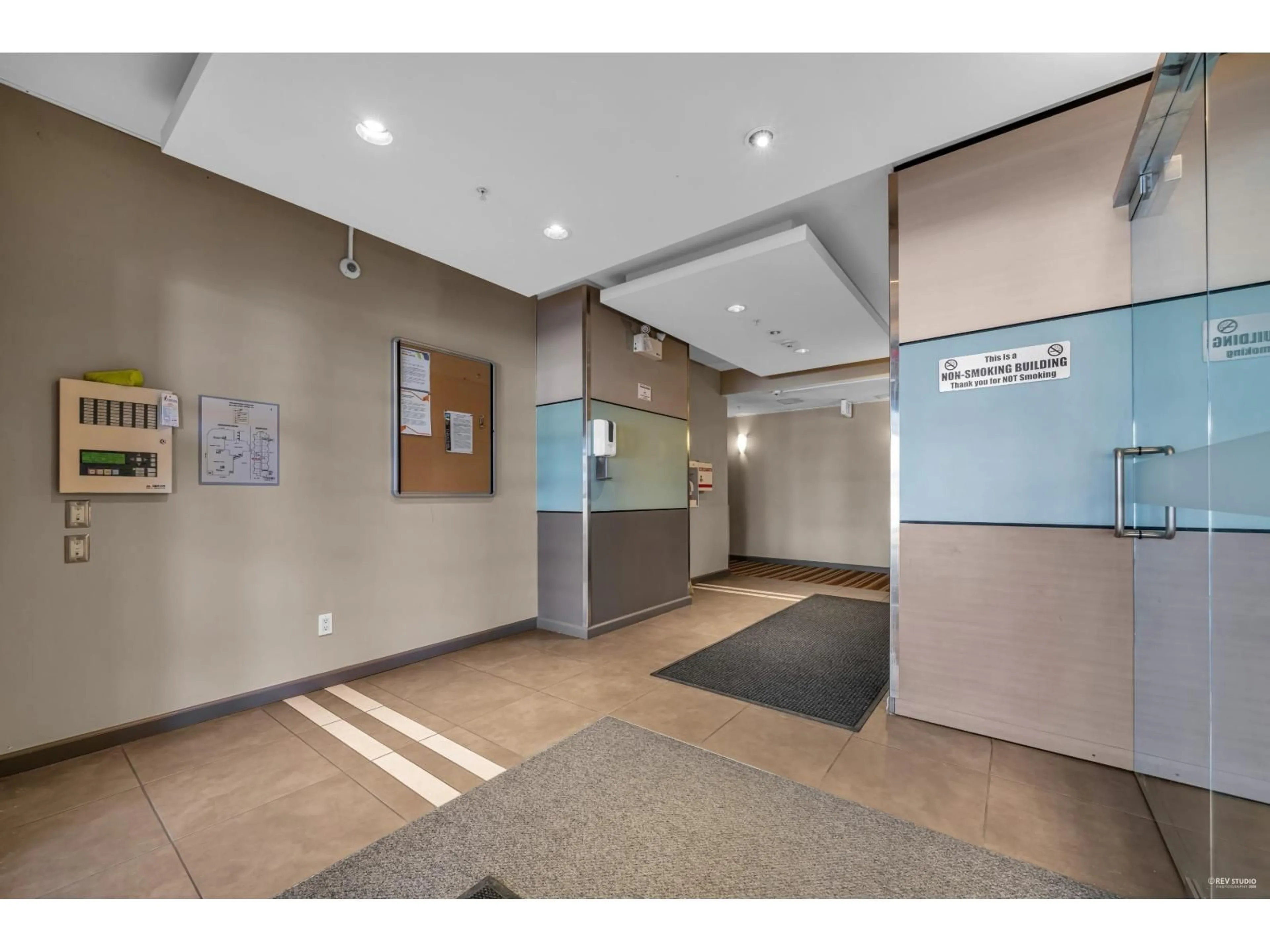 Indoor foyer for 309 - 6815 188 STREET, Surrey British Columbia V4N0Z8