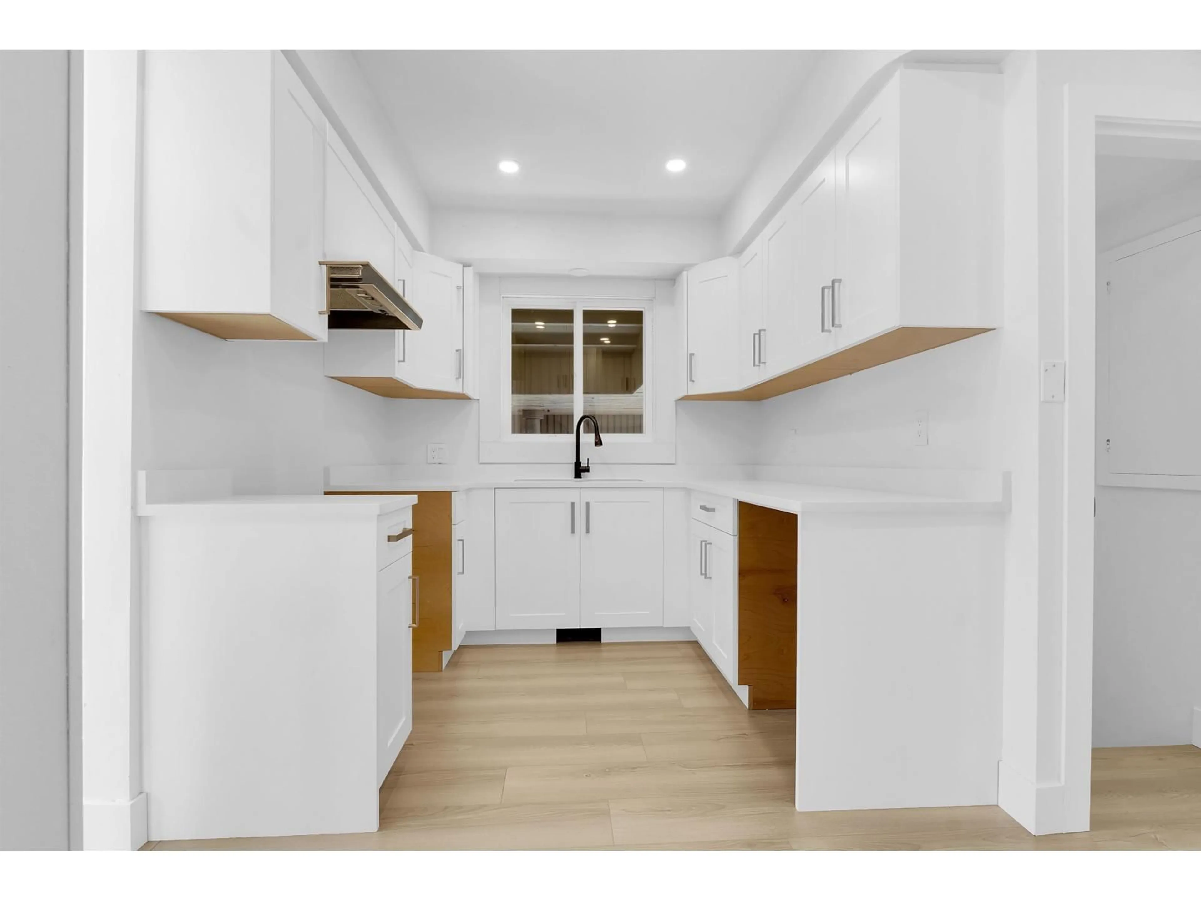 Standard kitchen, wood/laminate floor for 7489 MAPLE STREET, Mission British Columbia V2V3N8