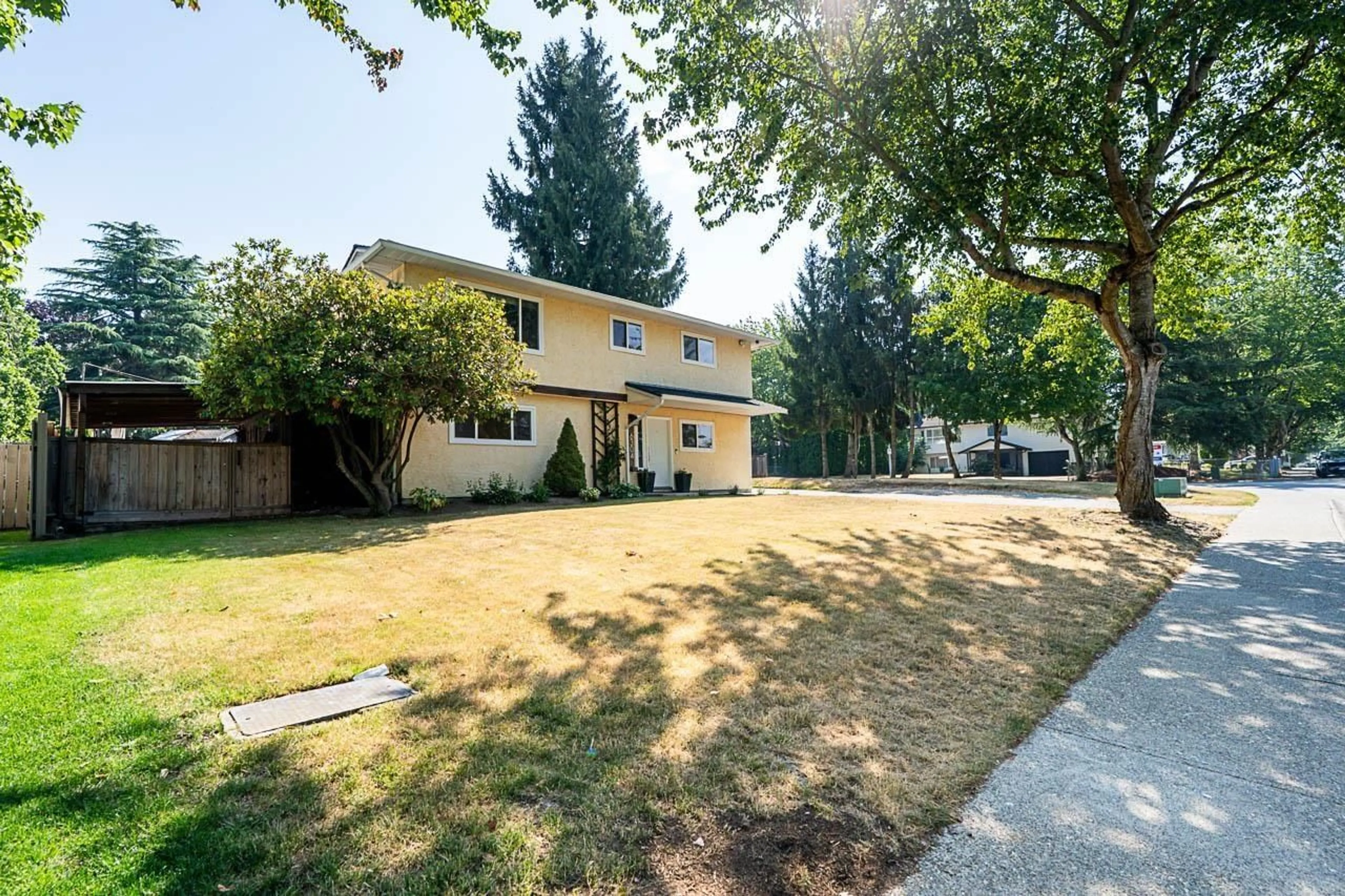 A pic from outside/outdoor area/front of a property/back of a property/a pic from drone, street for 6304 SUNDANCE DRIVE, Surrey British Columbia V3S8A9