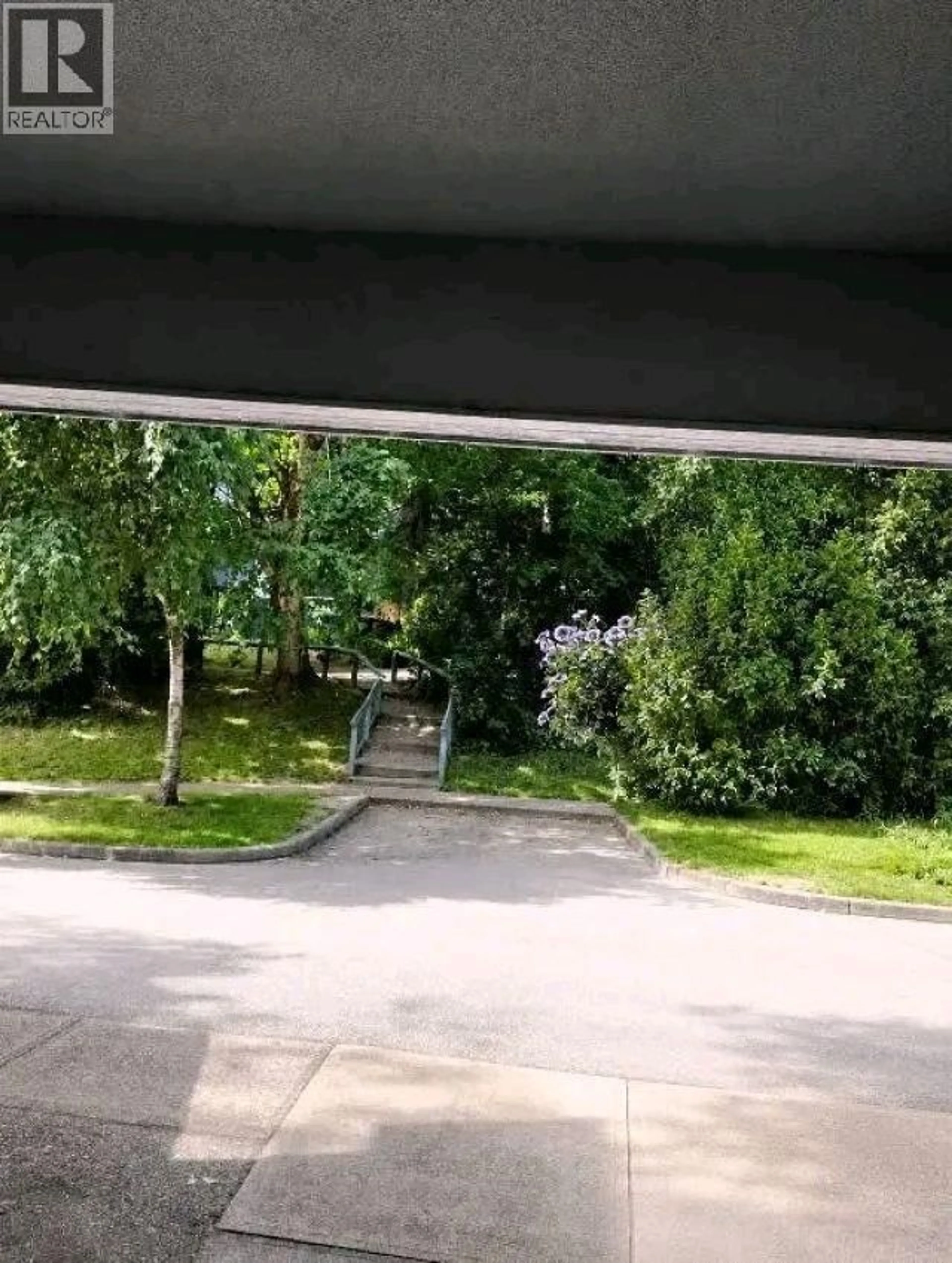 Parking for 8354 VINEWOOD PLACE, Burnaby British Columbia V5A3V6