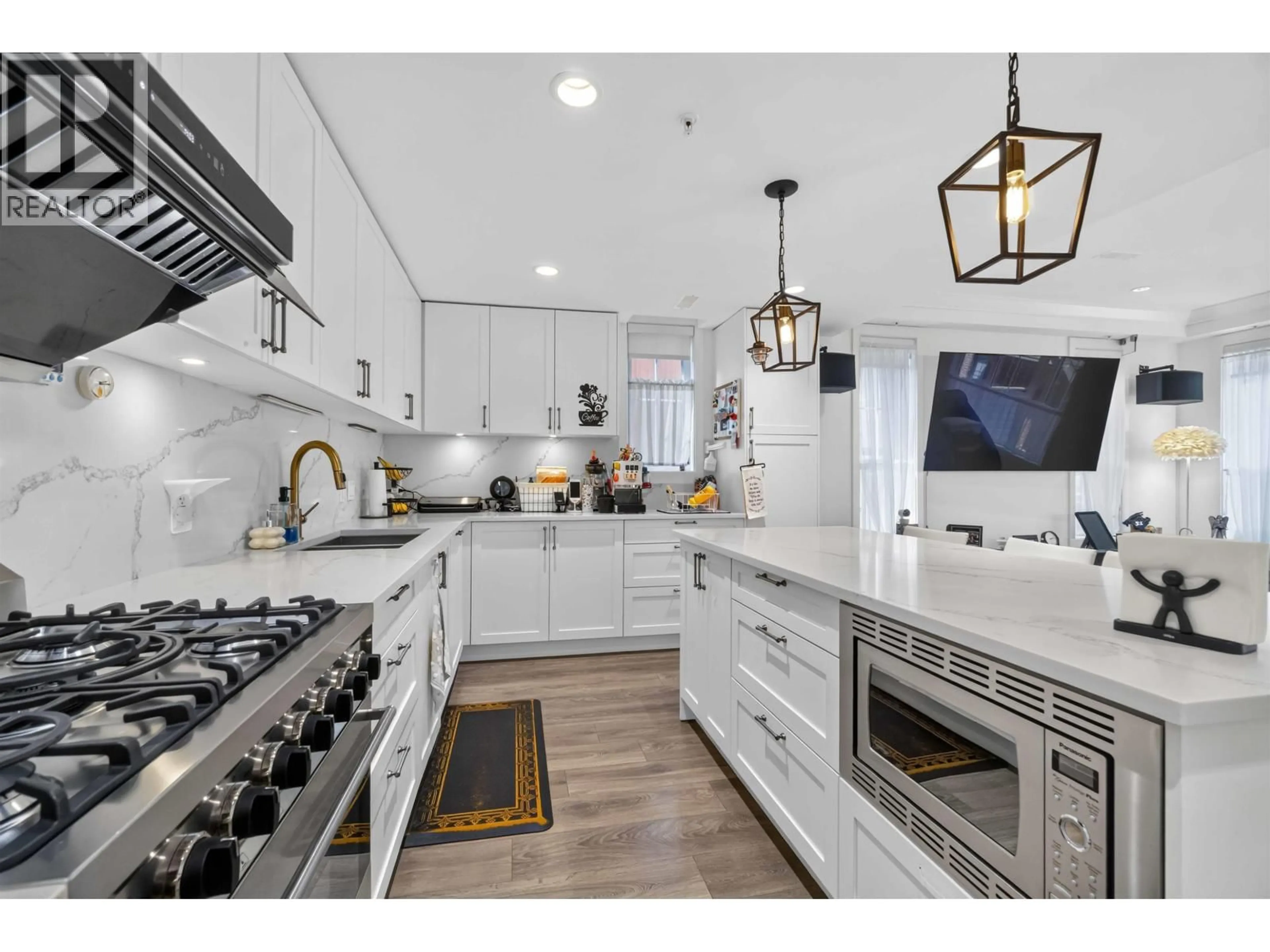 Open concept kitchen, ceramic/tile floor for 451 63RD AVENUE, Vancouver British Columbia V5X0J1