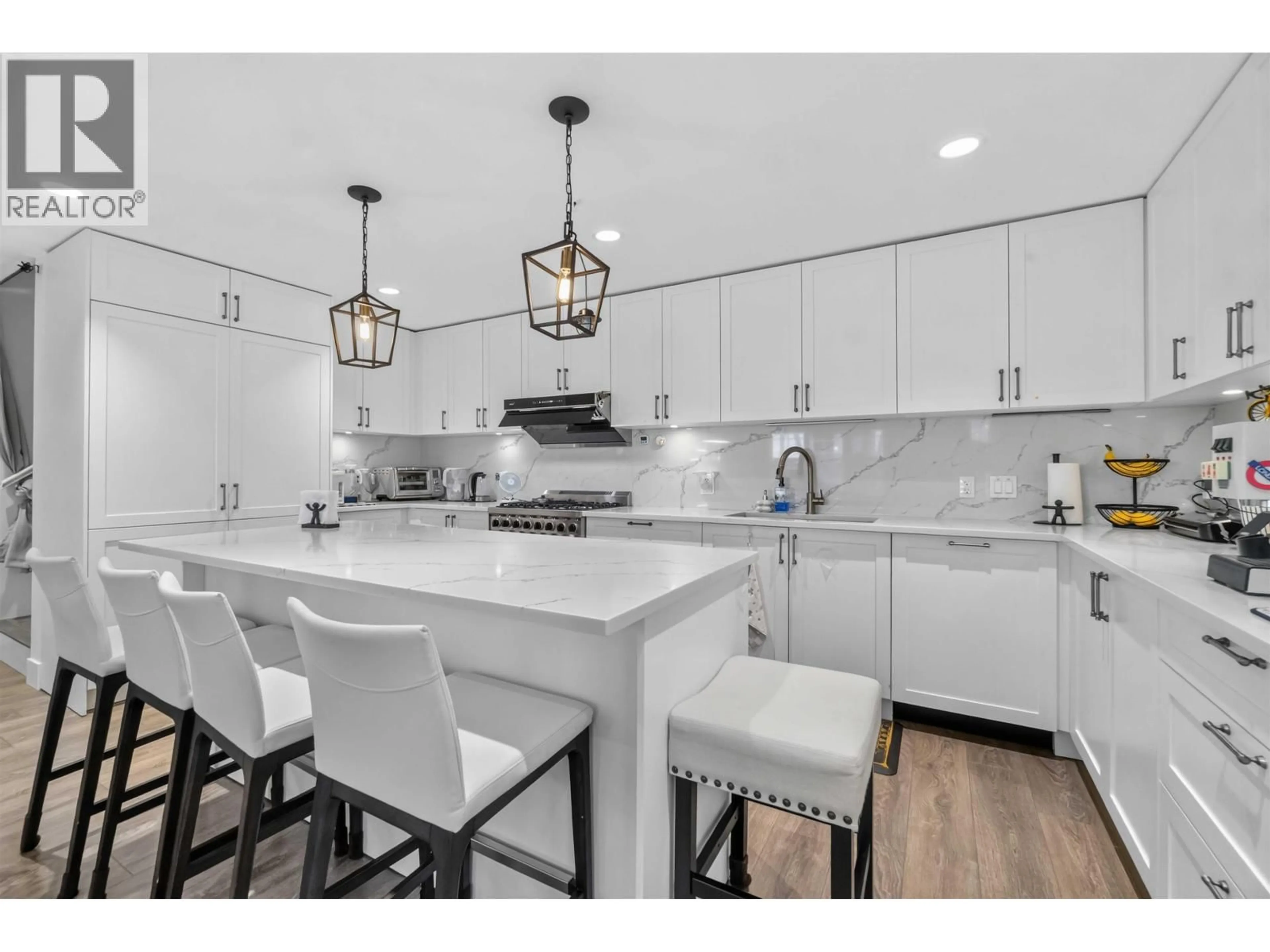 Open concept kitchen, ceramic/tile floor for 451 63RD AVENUE, Vancouver British Columbia V5X0J1