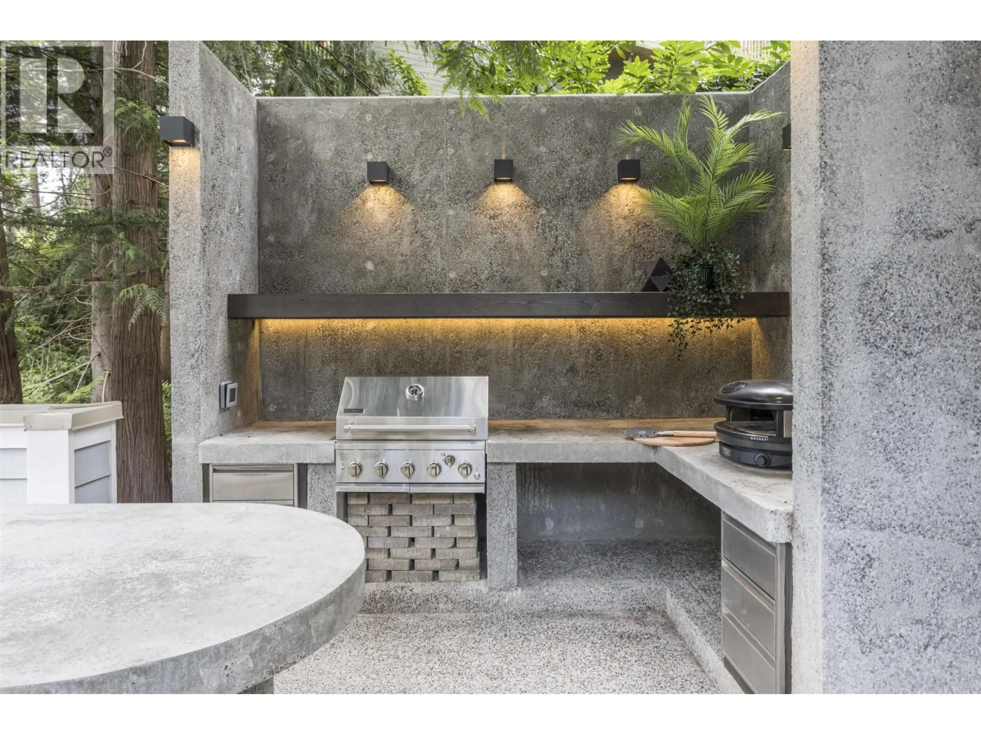 Contemporary kitchen, cement floor for 5770 PRIMROSE PLACE, West Vancouver British Columbia V7W2V3