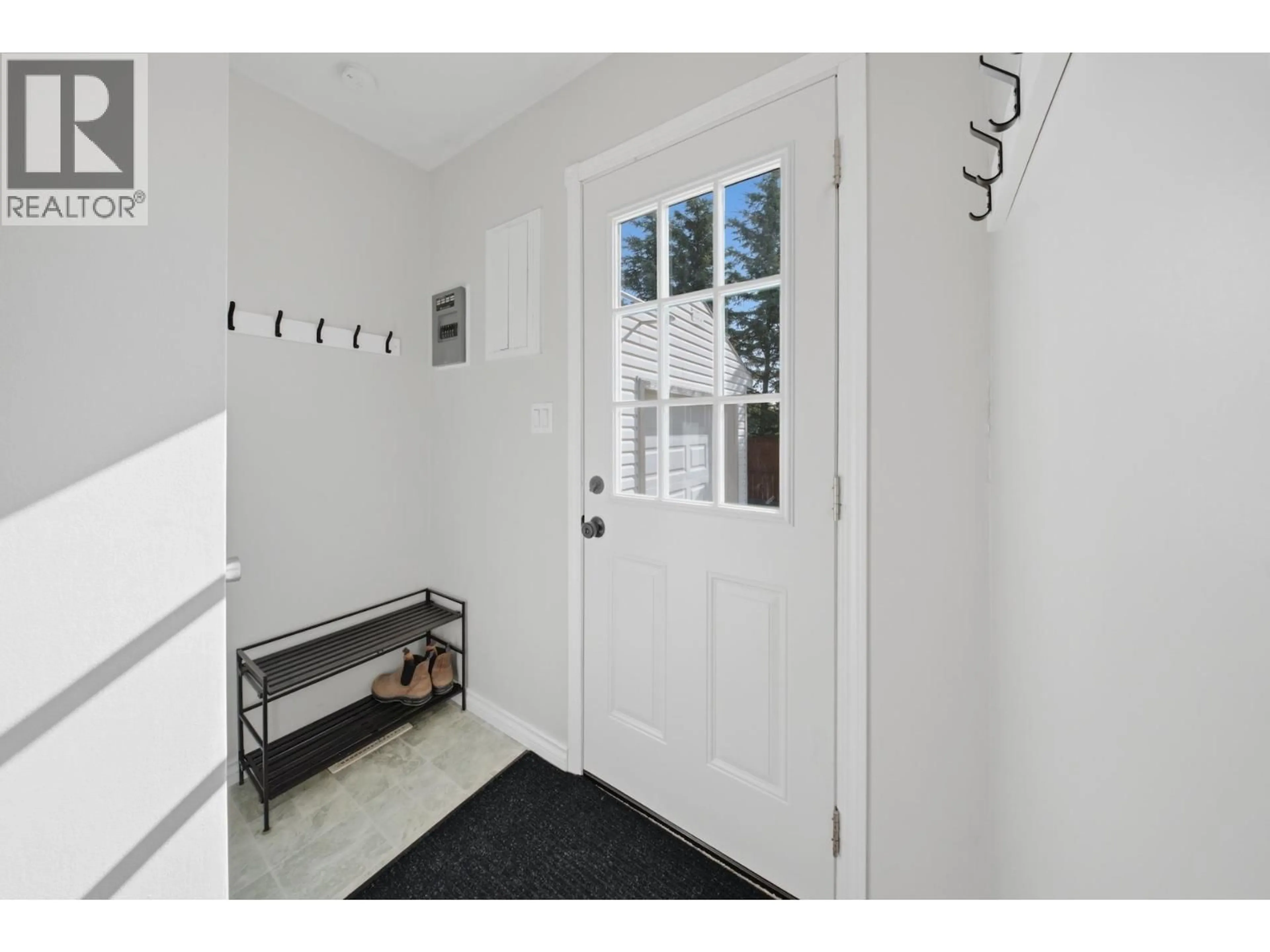 Indoor entryway for 12240 JUNIPER AVENUE, Fort St. John British Columbia V1J8E5