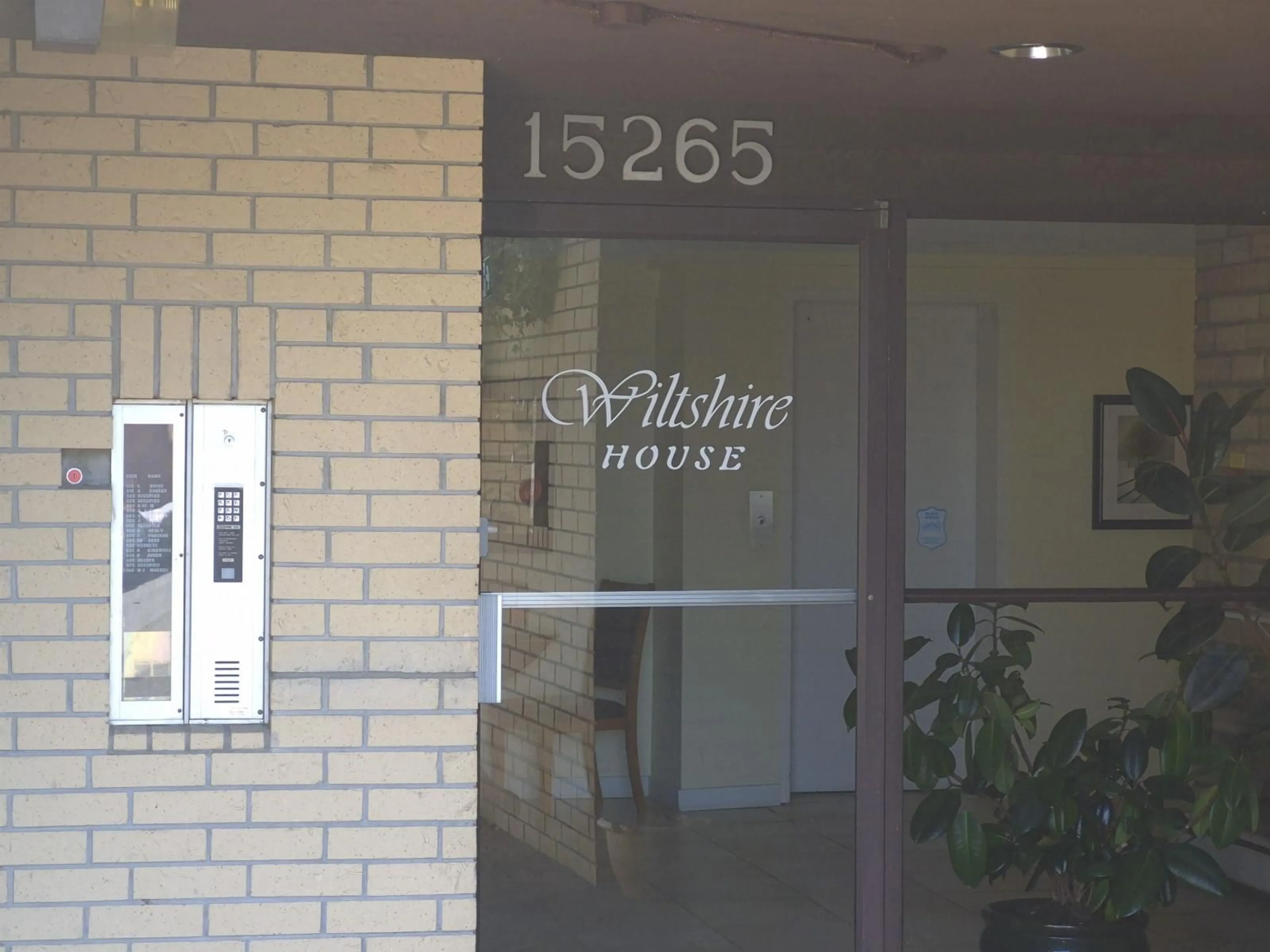 Indoor foyer for 106 - 15265 ROPER AVENUE, White Rock British Columbia V4B2E9
