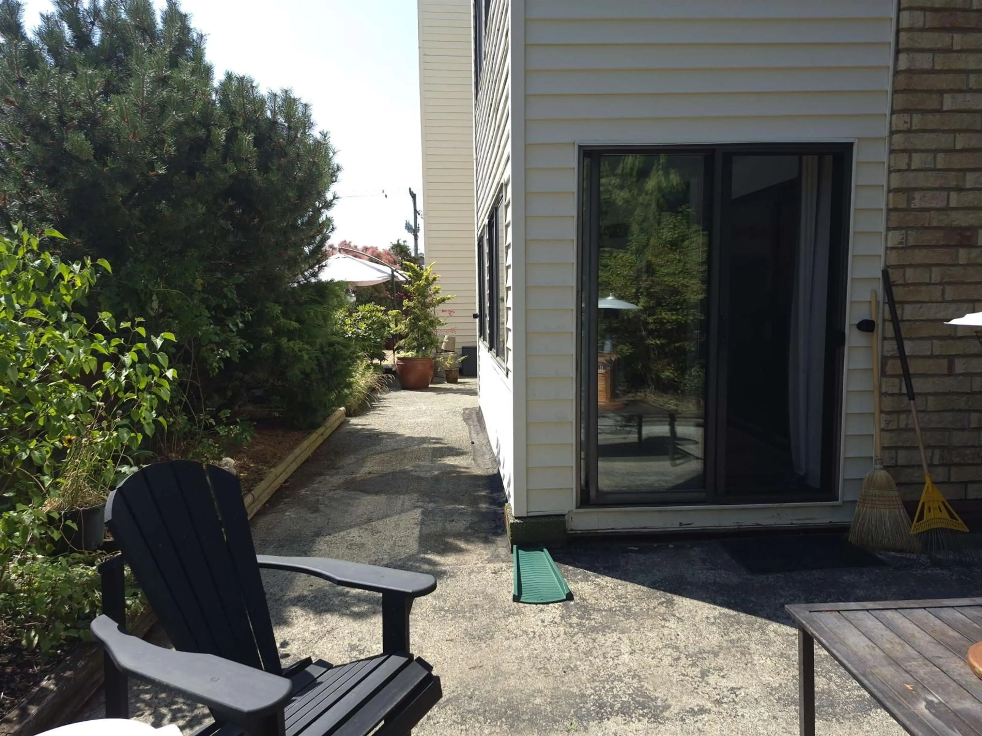 Patio, street for 106 - 15265 ROPER AVENUE, White Rock British Columbia V4B2E9