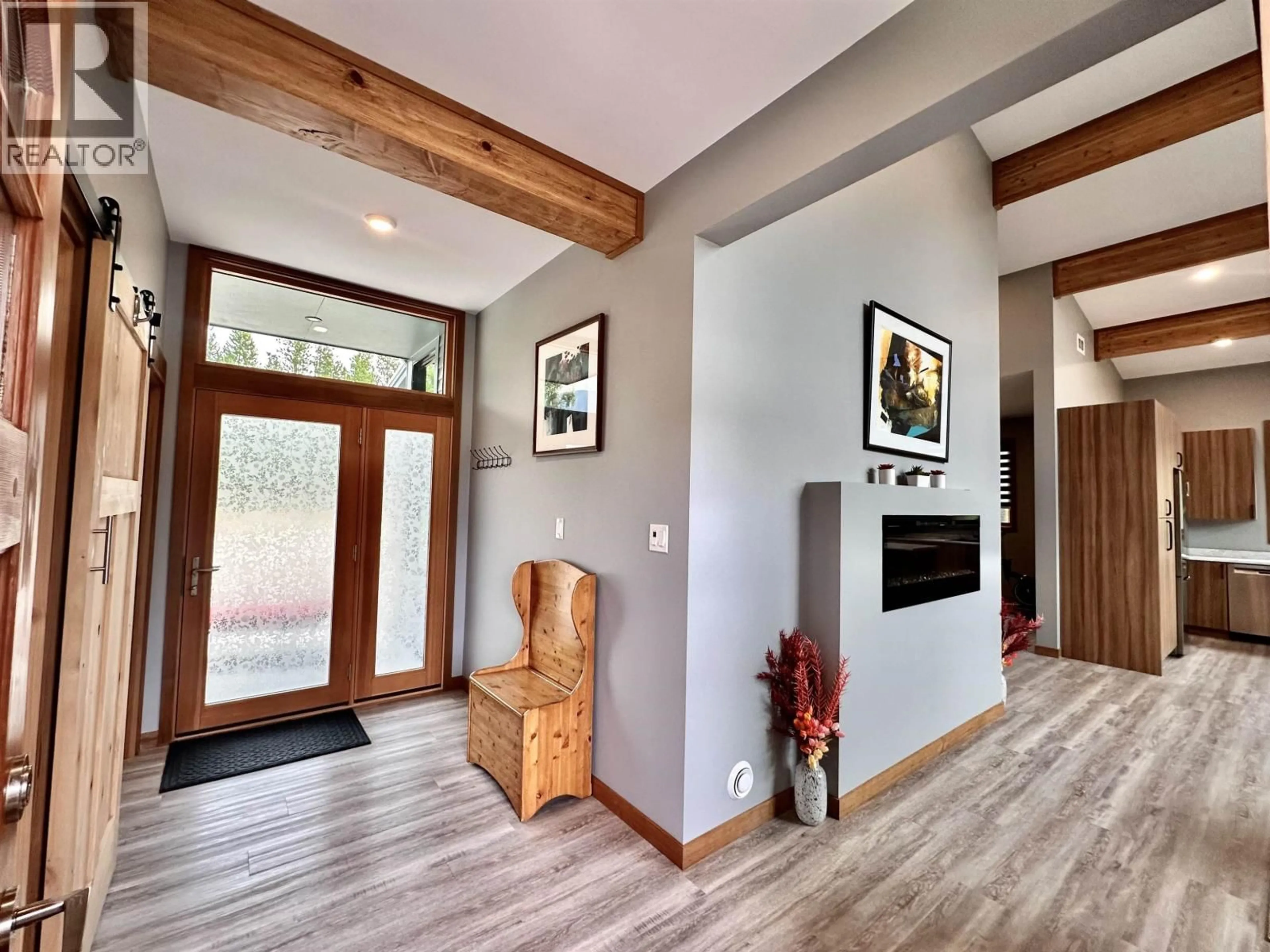 Indoor entryway for 209 DOGWOOD STREET, Valemount British Columbia V0E2Z0