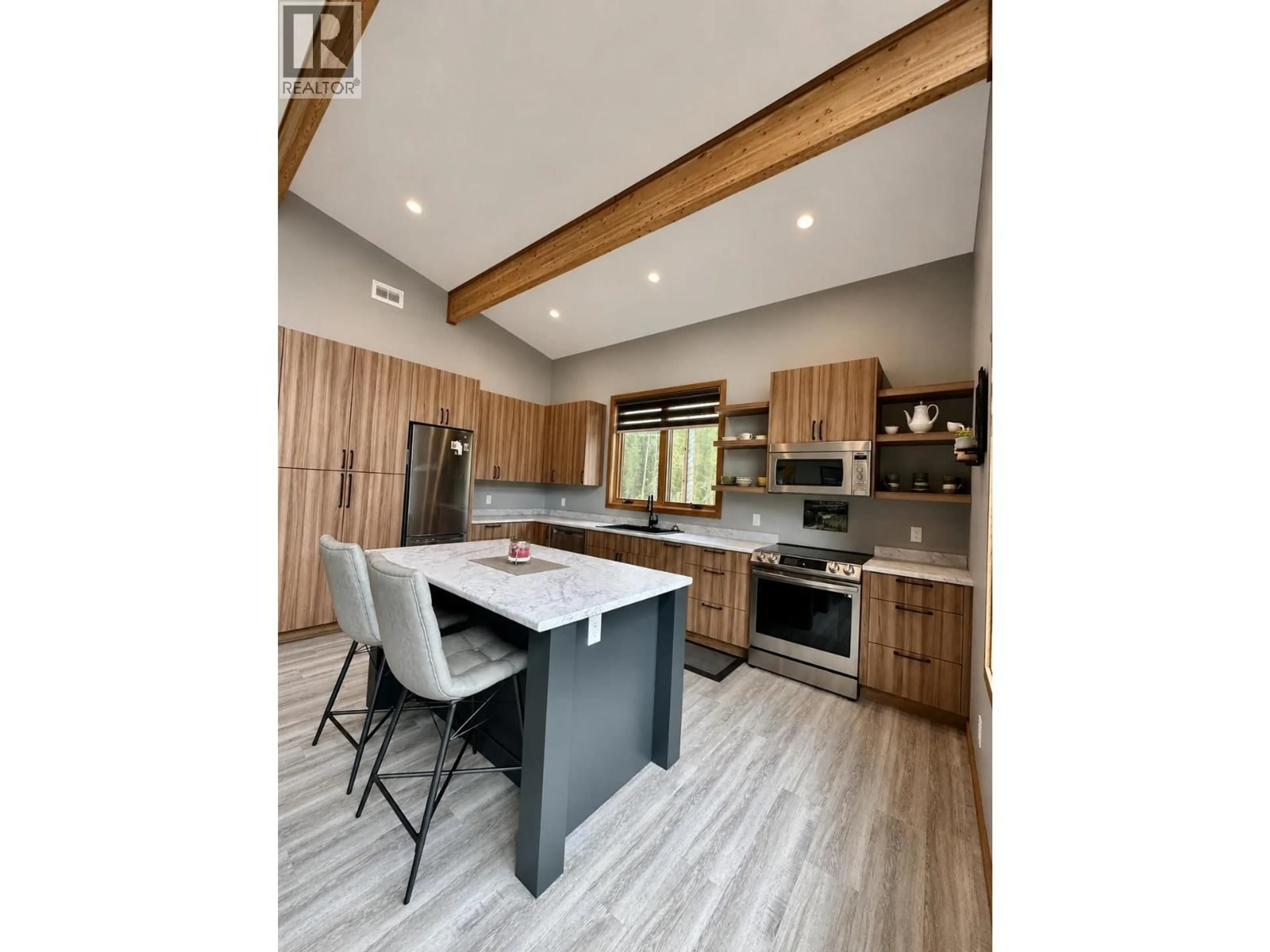 Open concept kitchen, unknown for 209 DOGWOOD STREET, Valemount British Columbia V0E2Z0