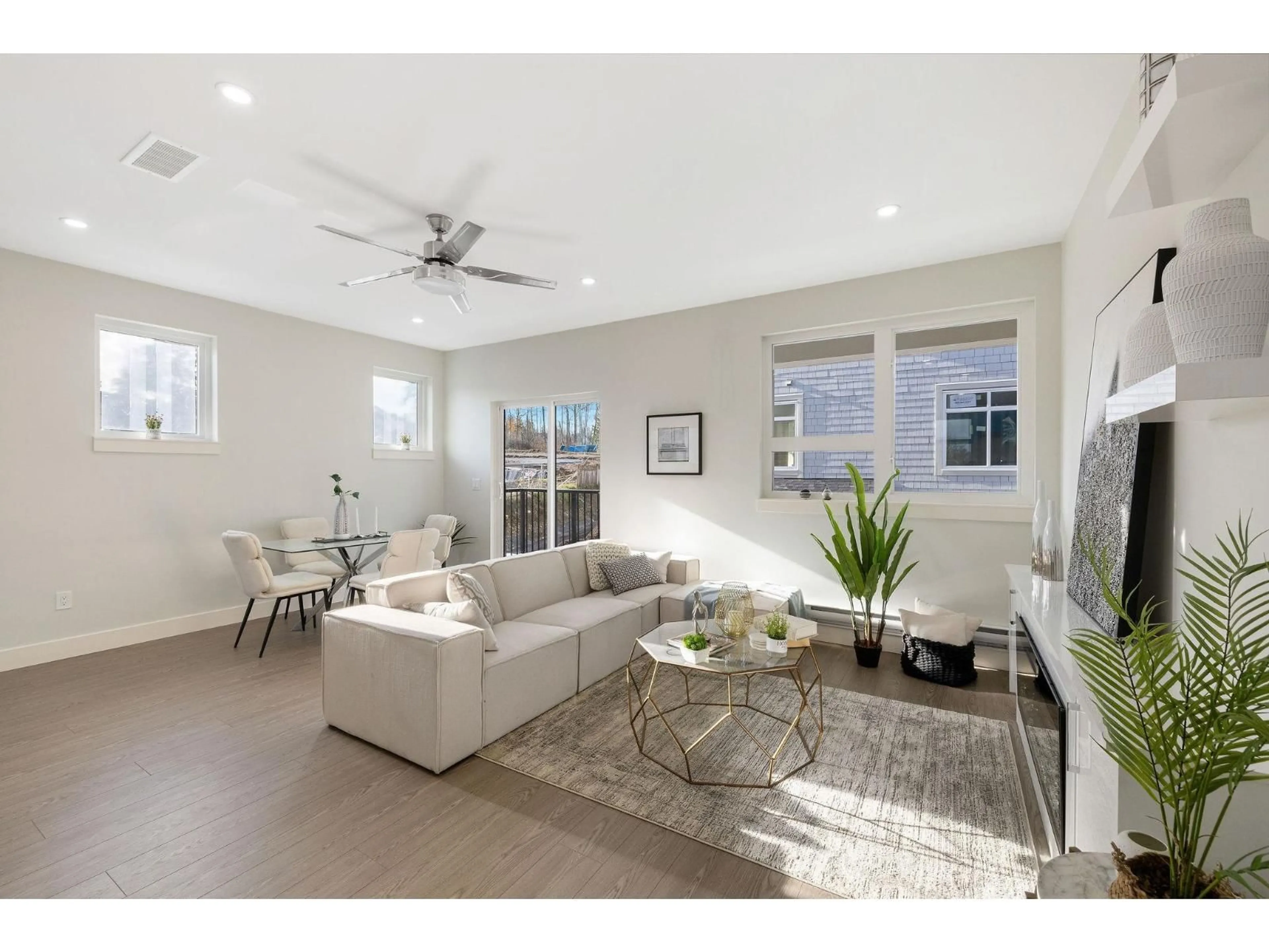 Living room with furniture, unknown for 9 - 14391 61A AVENUE, Surrey British Columbia V3X1A4