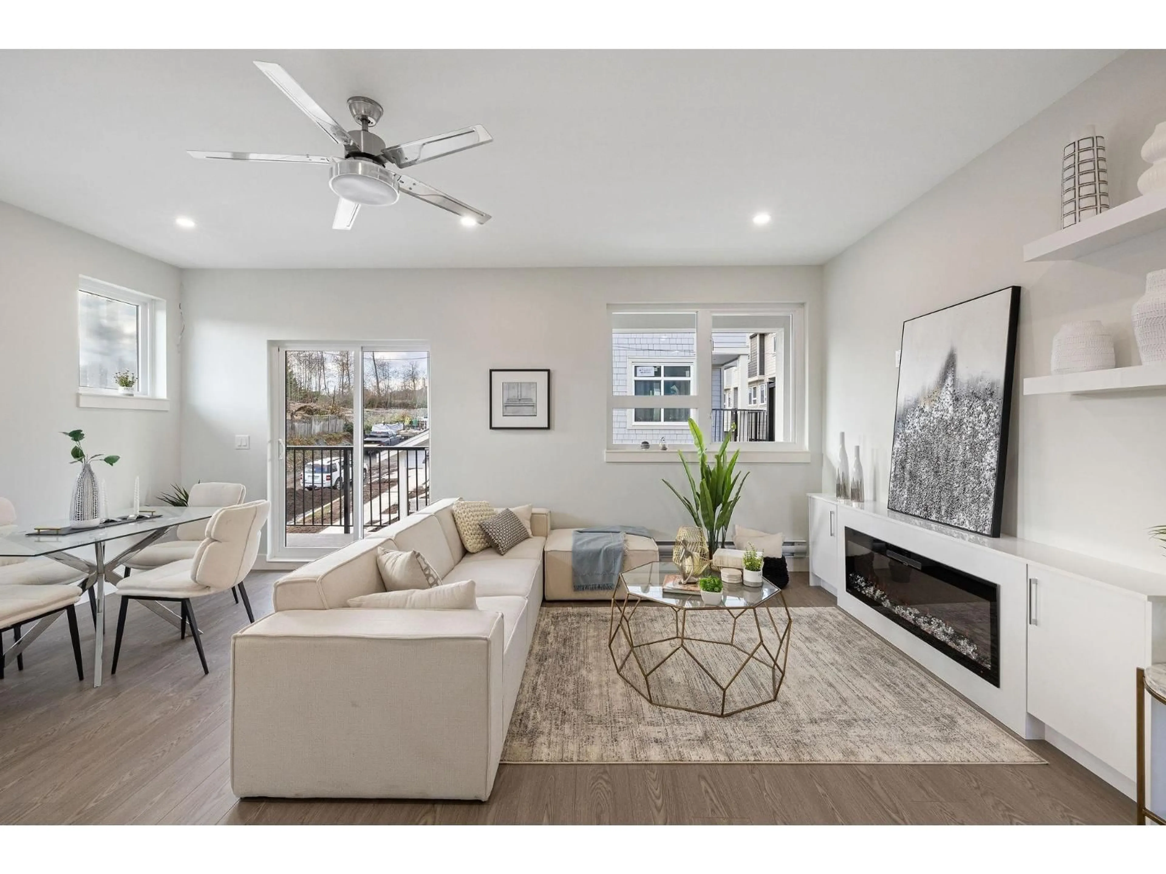 Living room with furniture, unknown for 9 - 14391 61A AVENUE, Surrey British Columbia V3X1A4