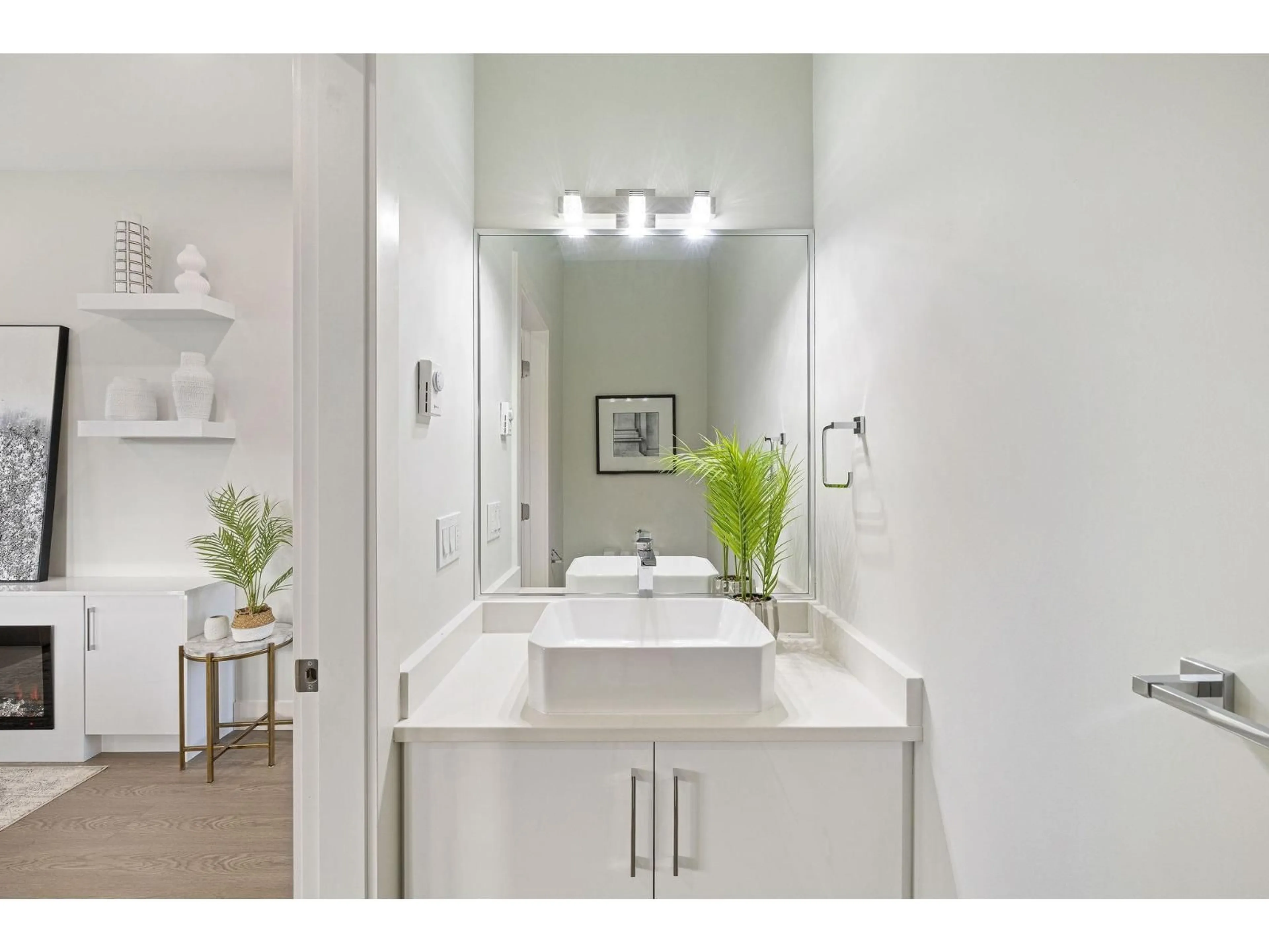 Contemporary bathroom, ceramic/tile floor for 9 - 14391 61A AVENUE, Surrey British Columbia V3X1A4