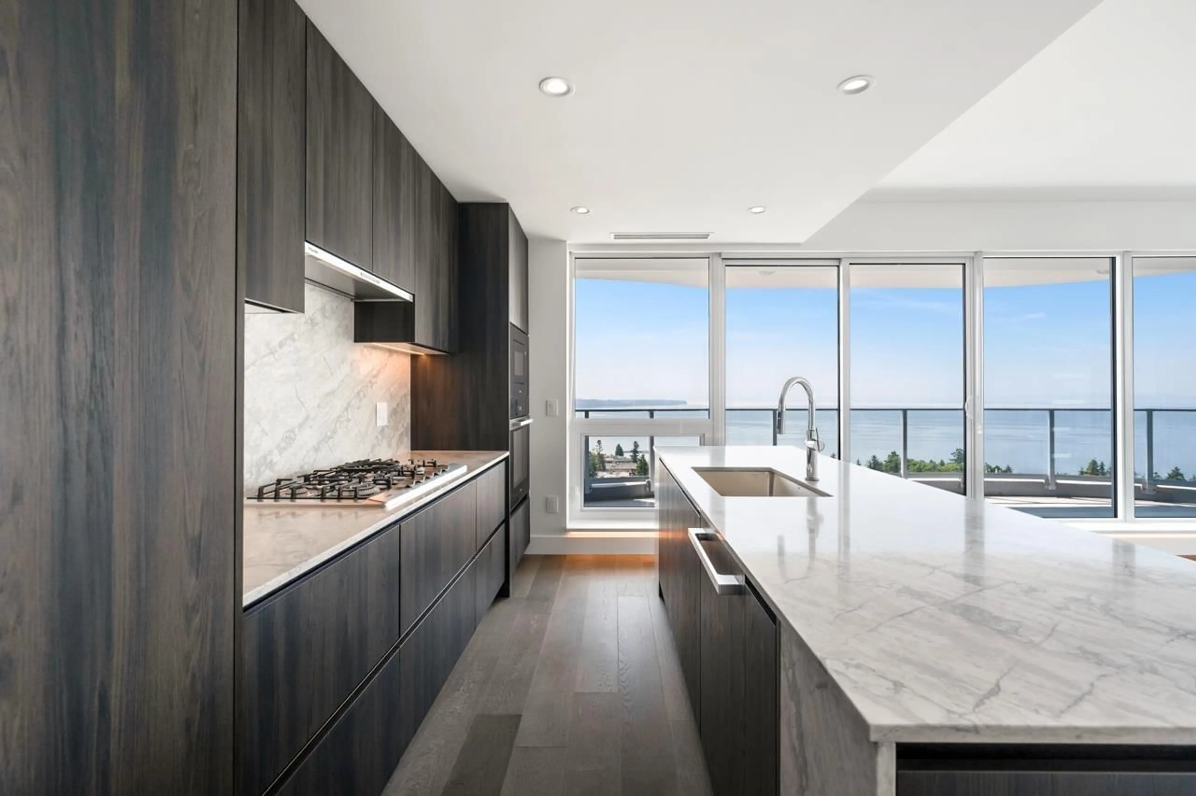 Contemporary kitchen, ceramic/tile floor for 1405 - 1475 FOSTER STREET, Surrey British Columbia V4B0C9