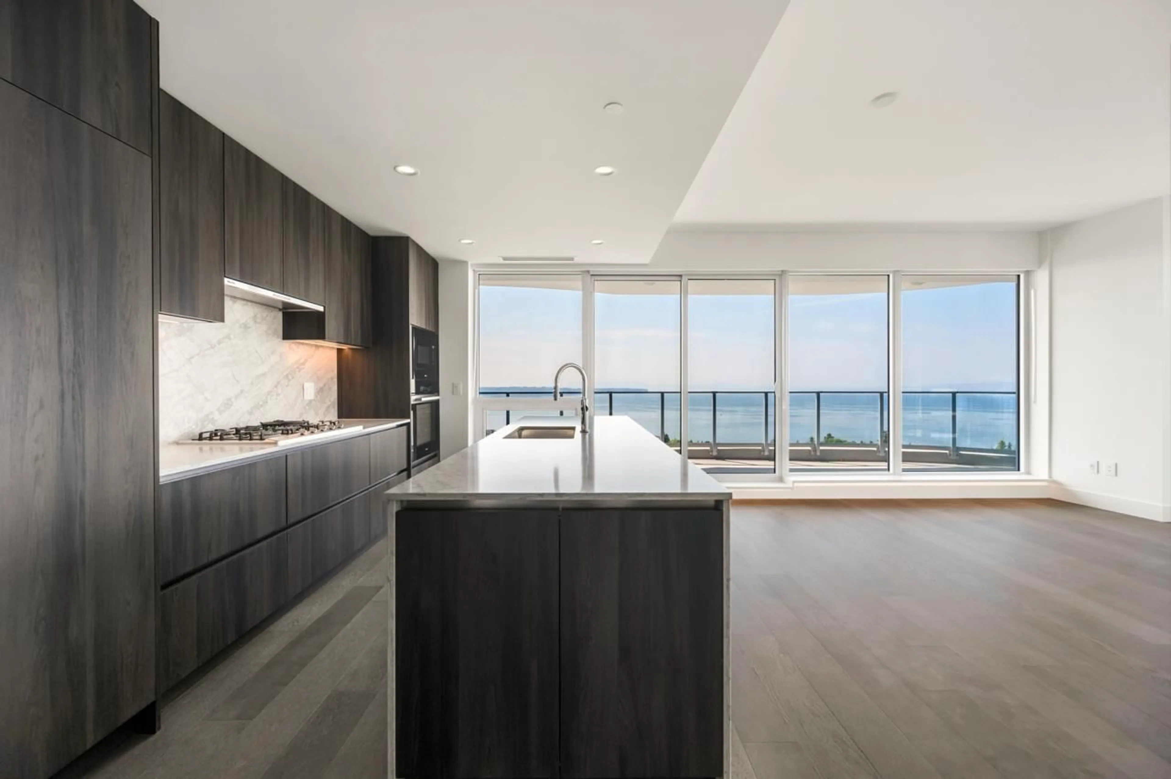 Contemporary kitchen, unknown for 1405 - 1475 FOSTER STREET, Surrey British Columbia V4B0C9