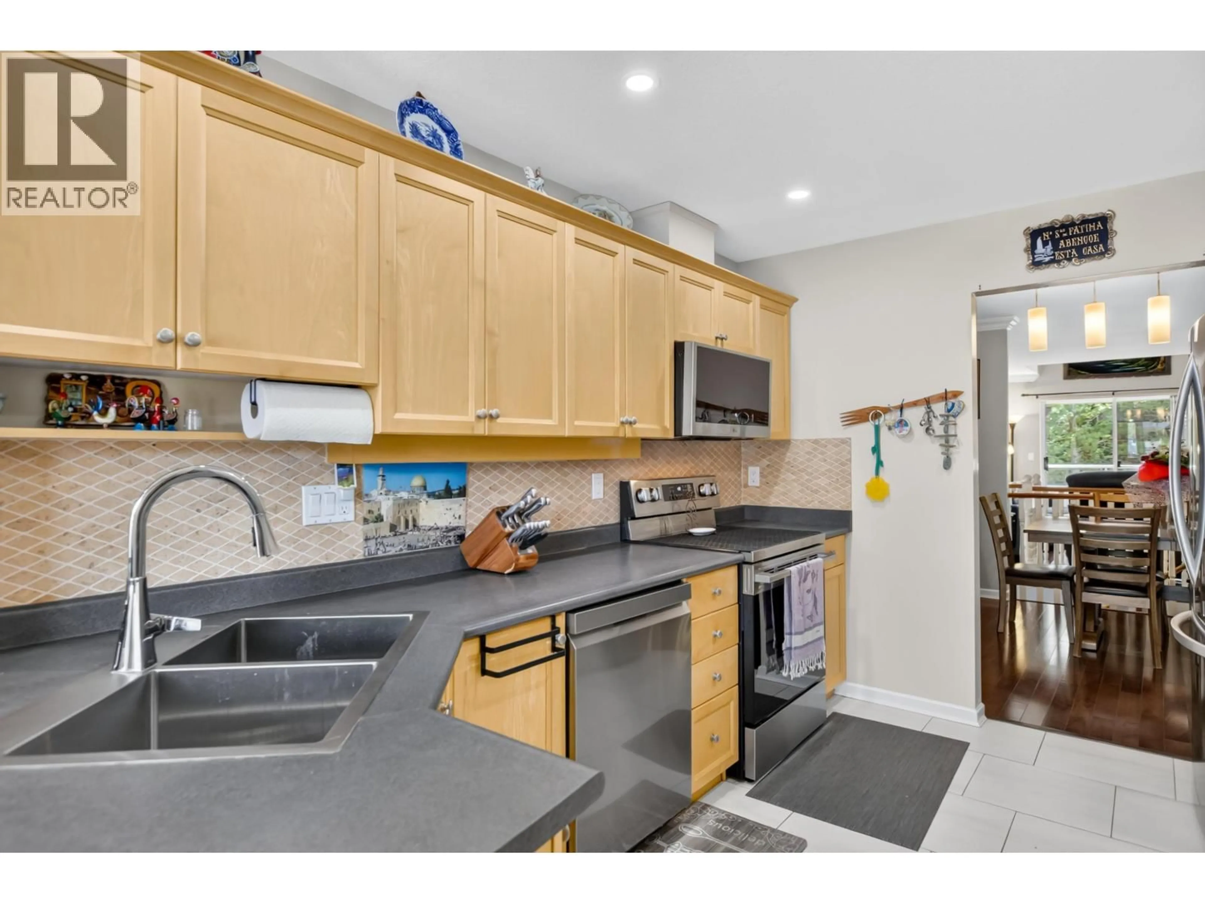 Standard kitchen, unknown for 22 - 22740 116 AVENUE, Maple Ridge British Columbia V2X2X7