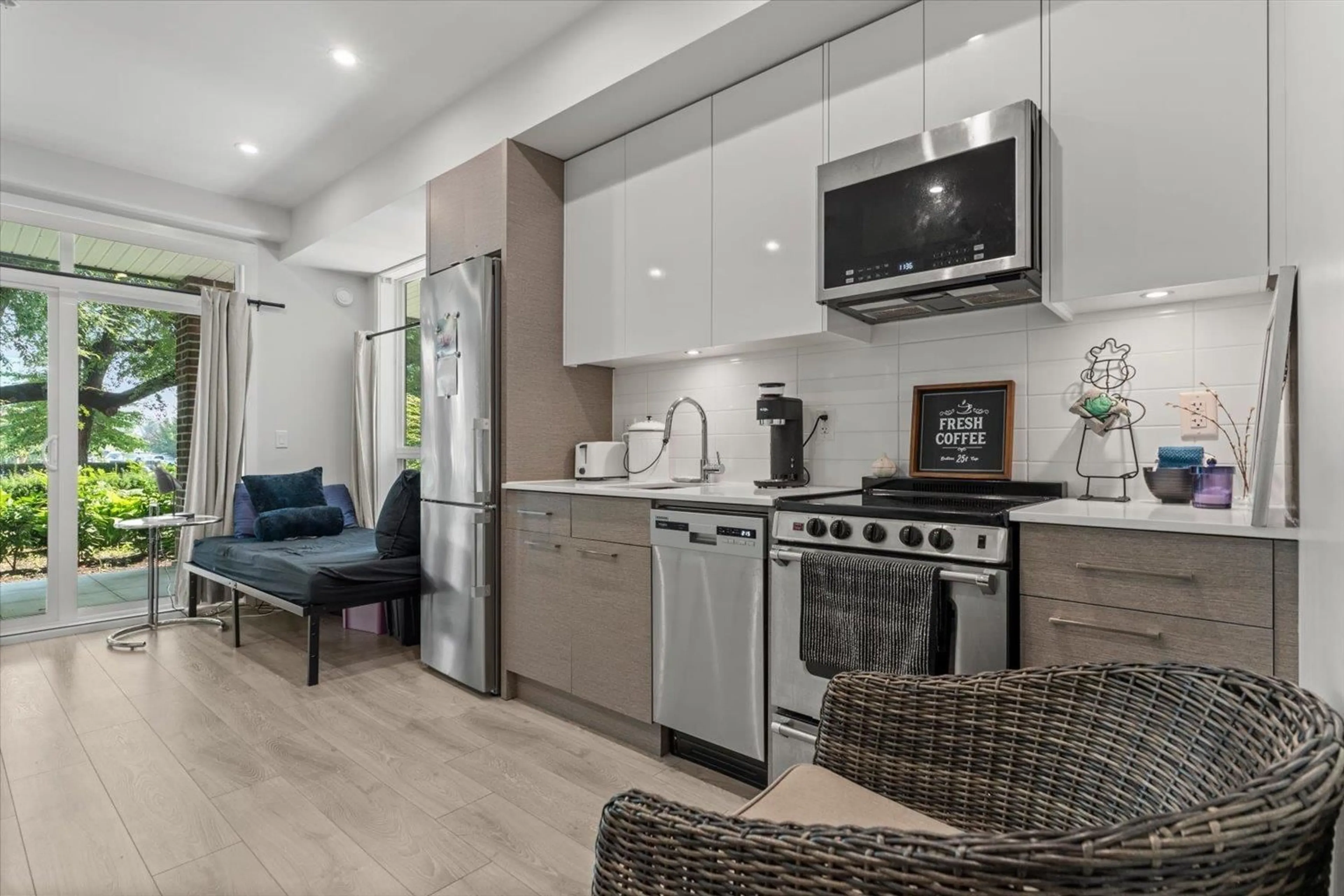 Open concept kitchen, unknown for 112 - 45500 MARKET WAY, Chilliwack British Columbia V2R6G5