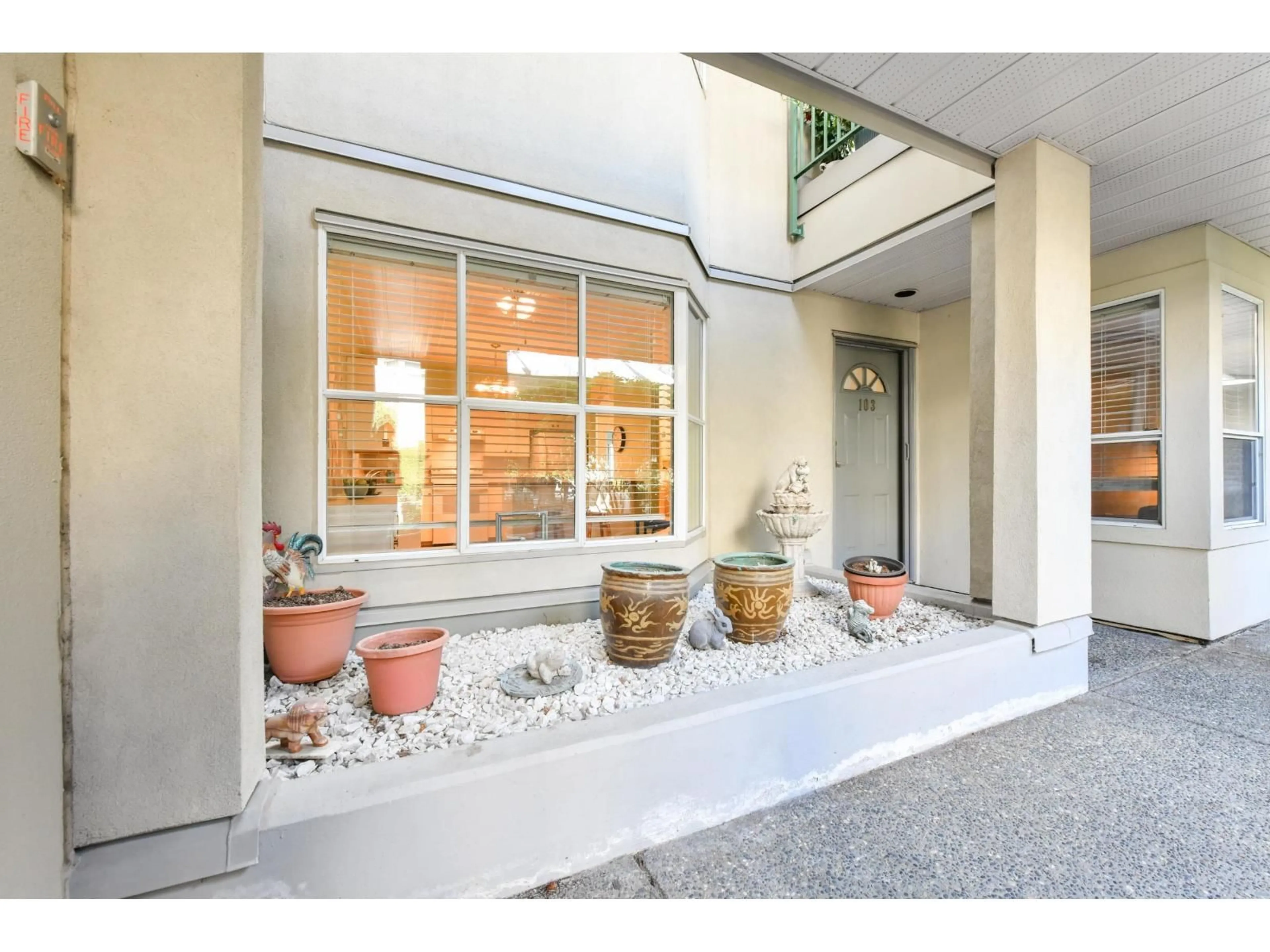 Indoor entryway for 103 - 20680 56 AVENUE, Langley British Columbia V3A3Z1