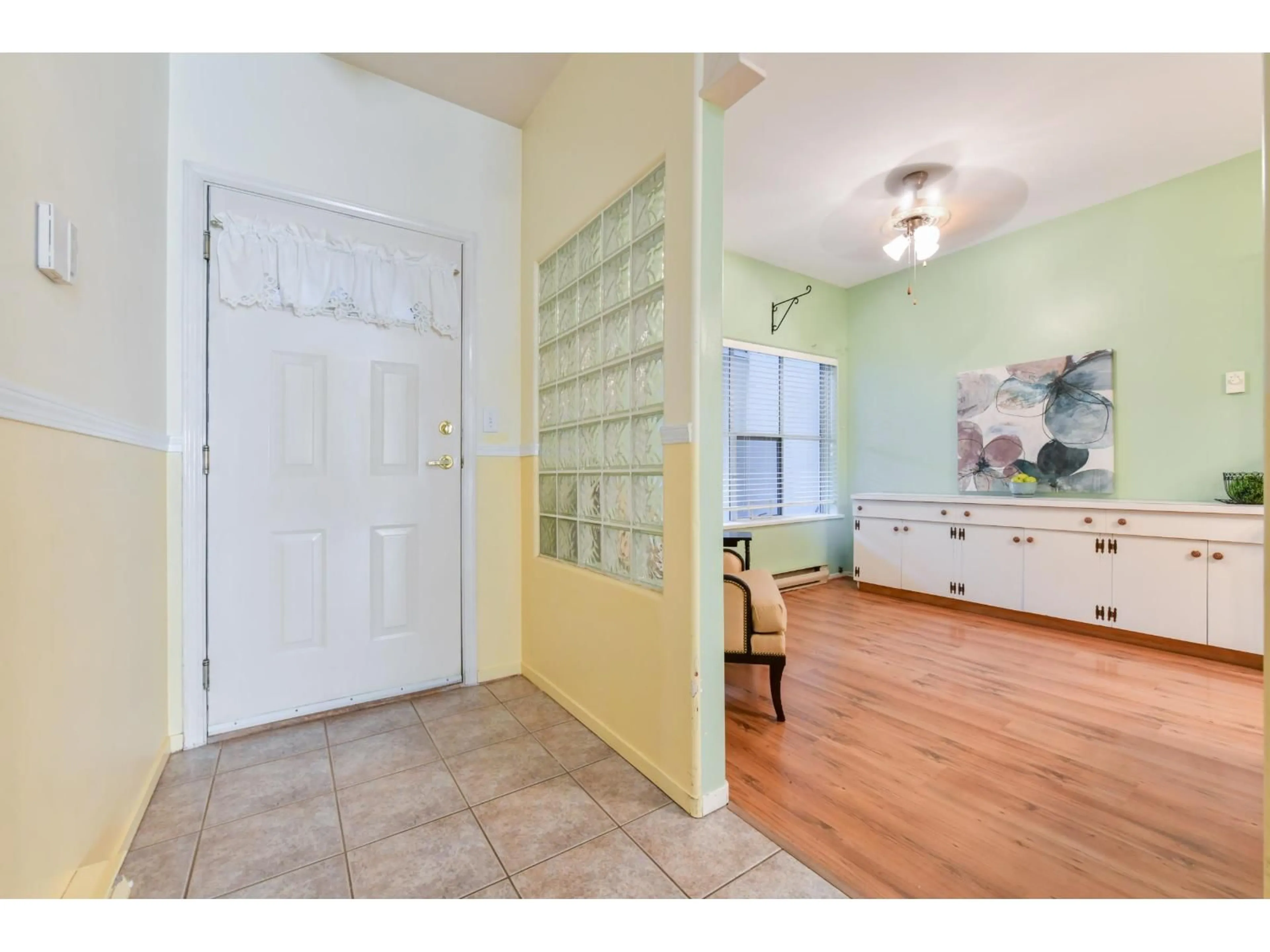 Indoor entryway for 103 - 20680 56 AVENUE, Langley British Columbia V3A3Z1