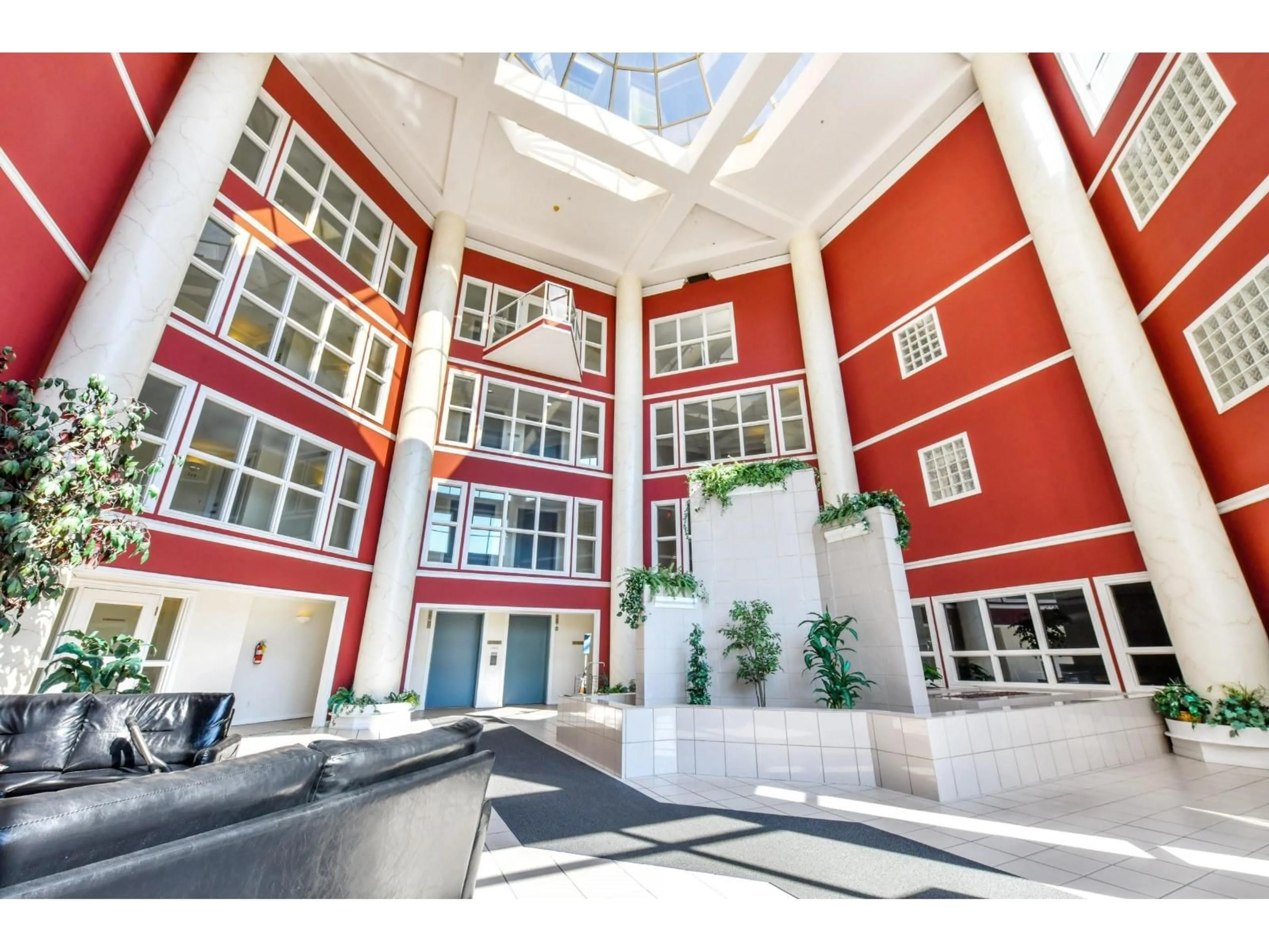 Indoor foyer for 322 - 2626 COUNTESS STREET, Abbotsford British Columbia V2T5P3