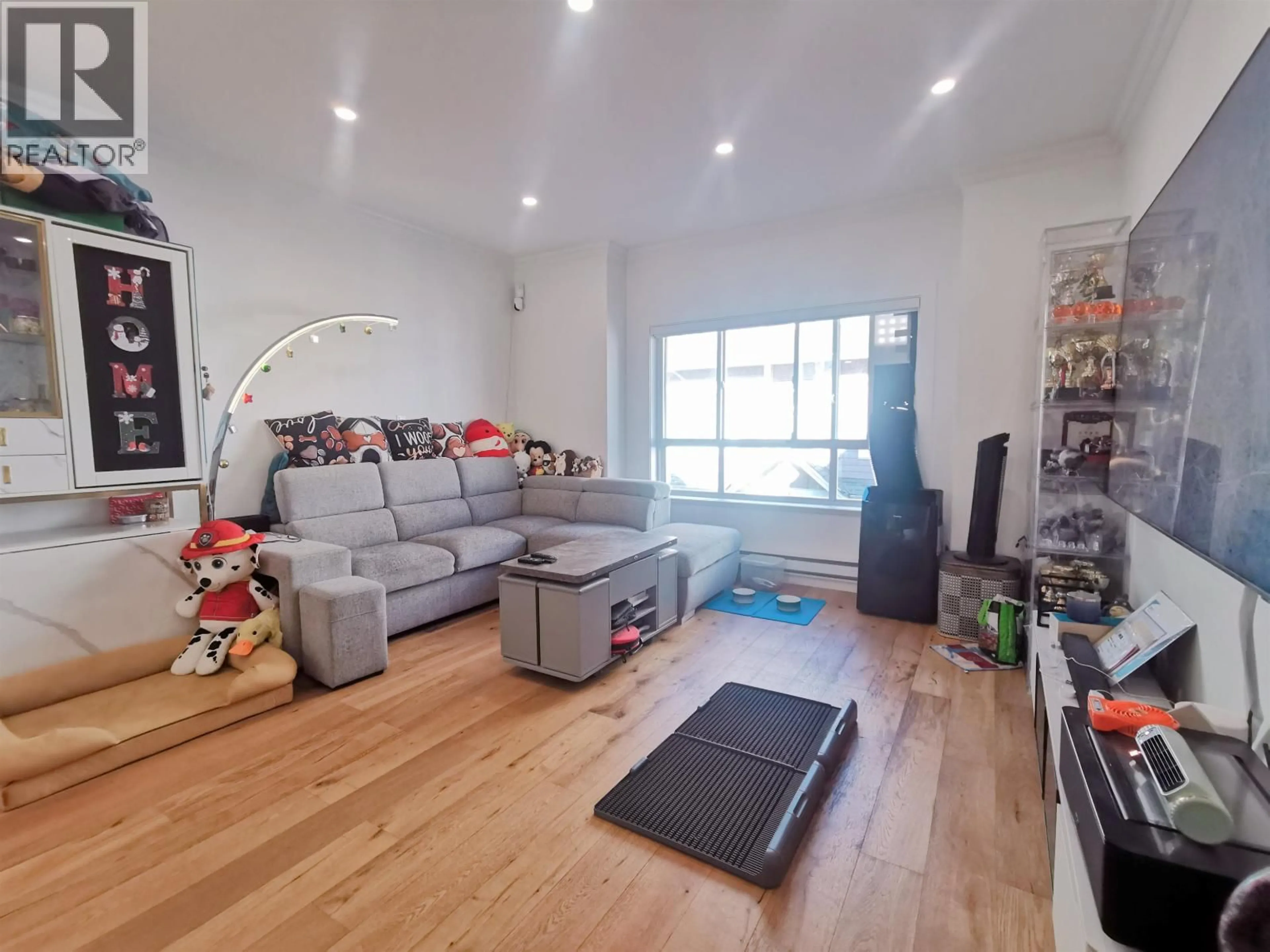 Living room with furniture, unknown for 2 - 9288 KEEFER AVENUE, Richmond British Columbia V6Y4K9