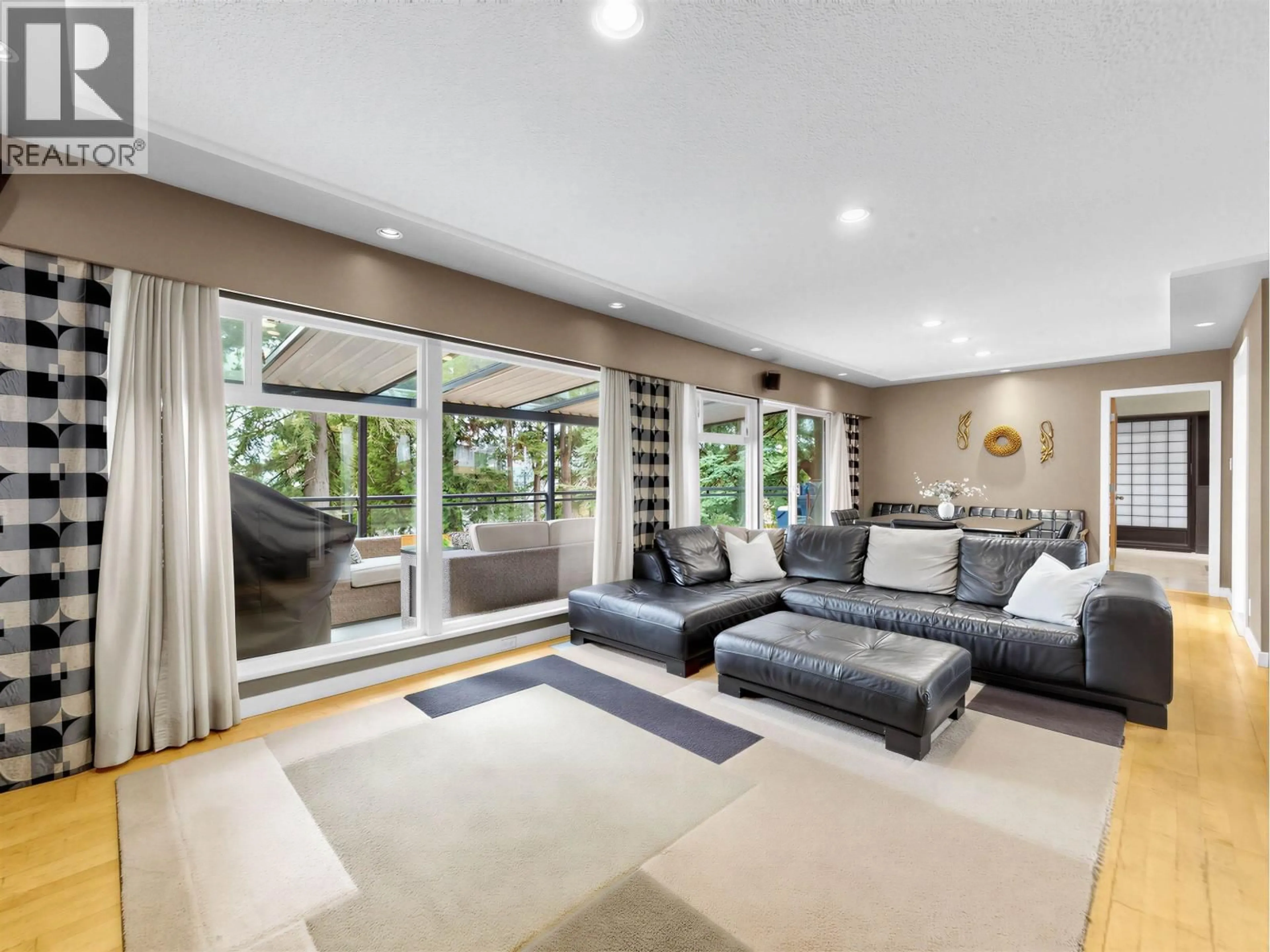Living room with furniture, unknown for 712 SHAW AVENUE, Coquitlam British Columbia V3K2R6