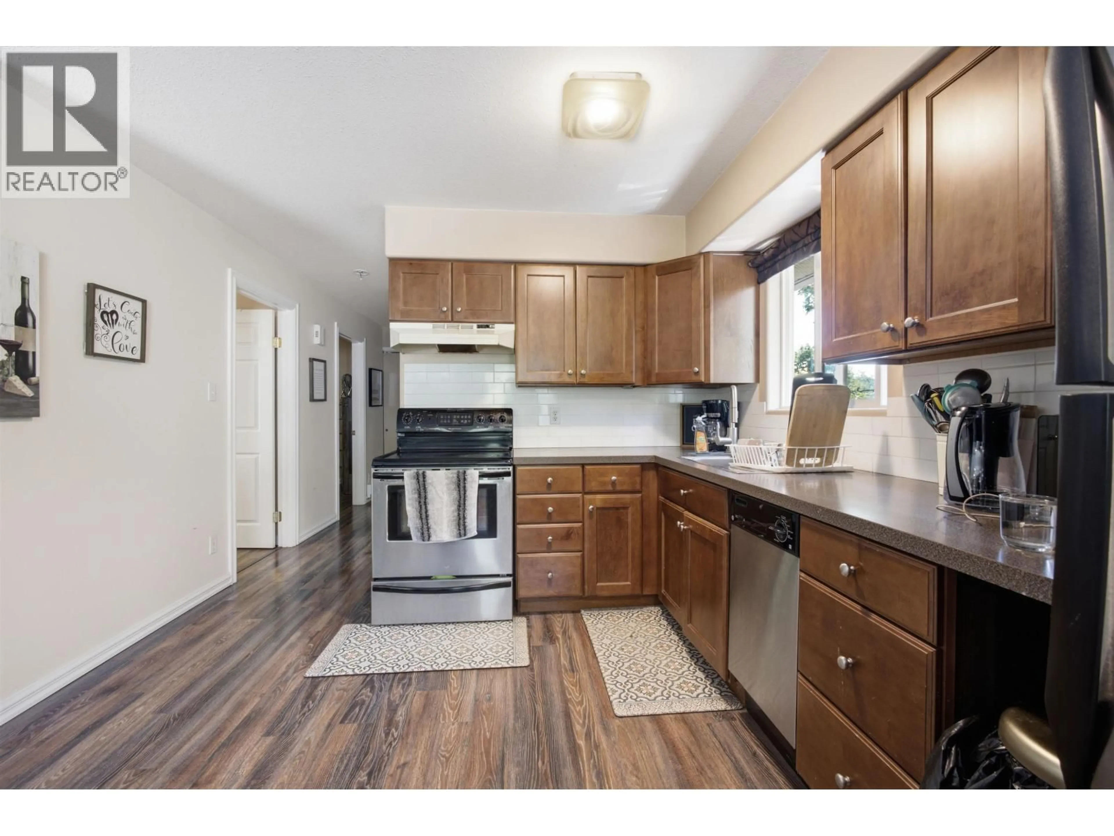 Standard kitchen, wood/laminate floor for 4449 PARK AVENUE, Terrace British Columbia V8G1T8