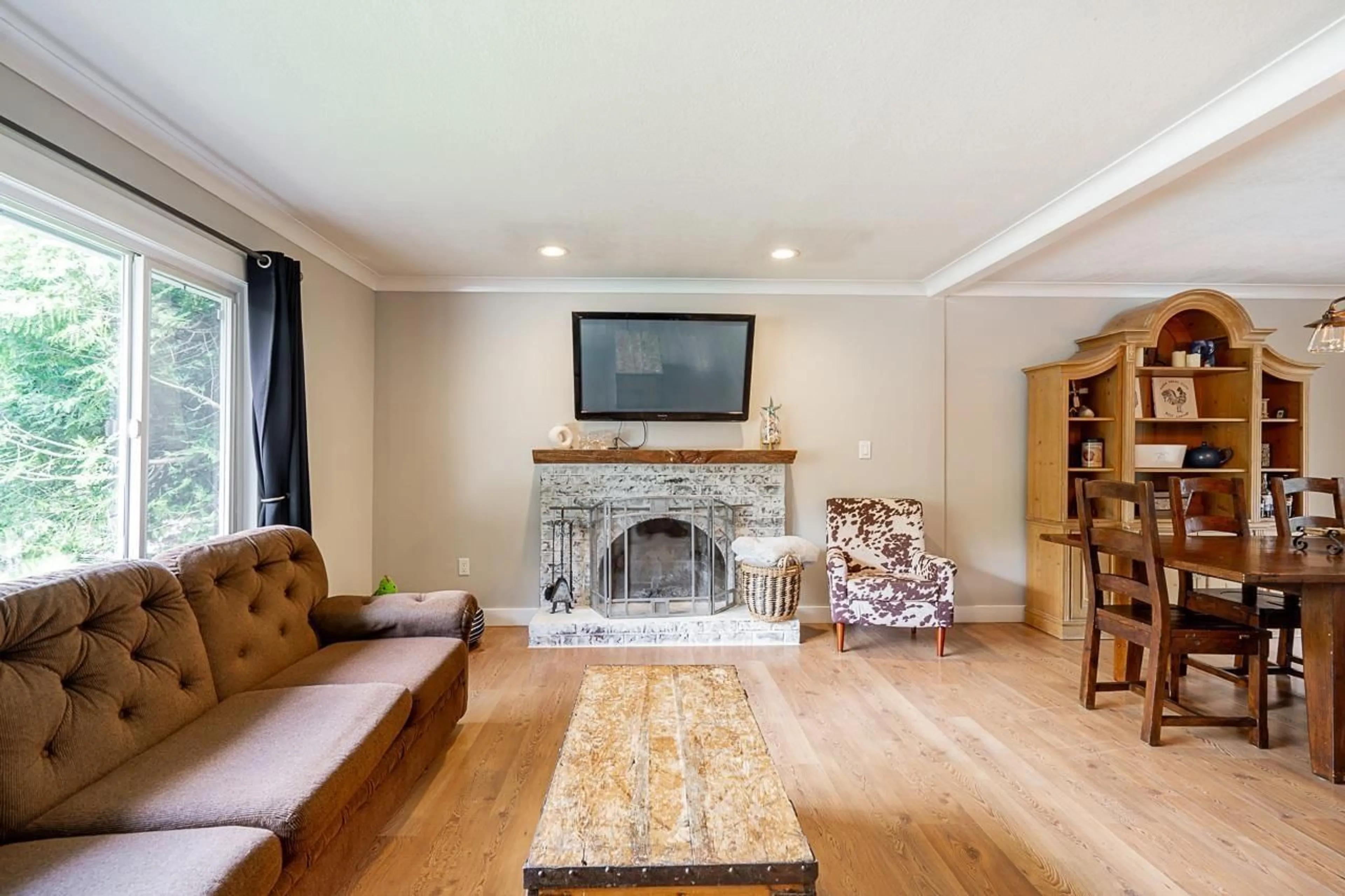 Living room with furniture, wood/laminate floor for 4734 206A STREET, Langley British Columbia V3A6N8