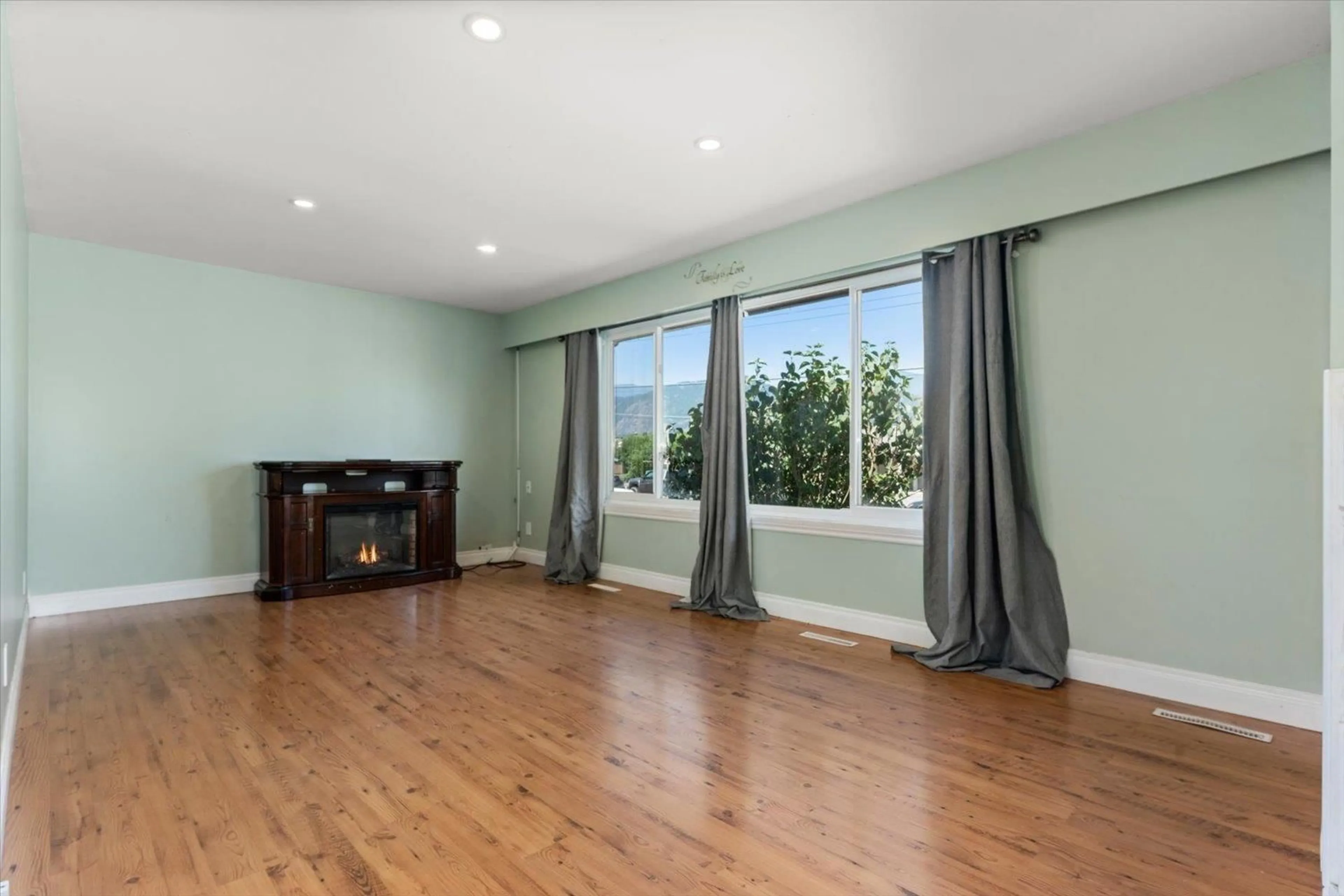 A pic of a room for 46396 STRATHCONA ROAD, Chilliwack British Columbia V2P3T3
