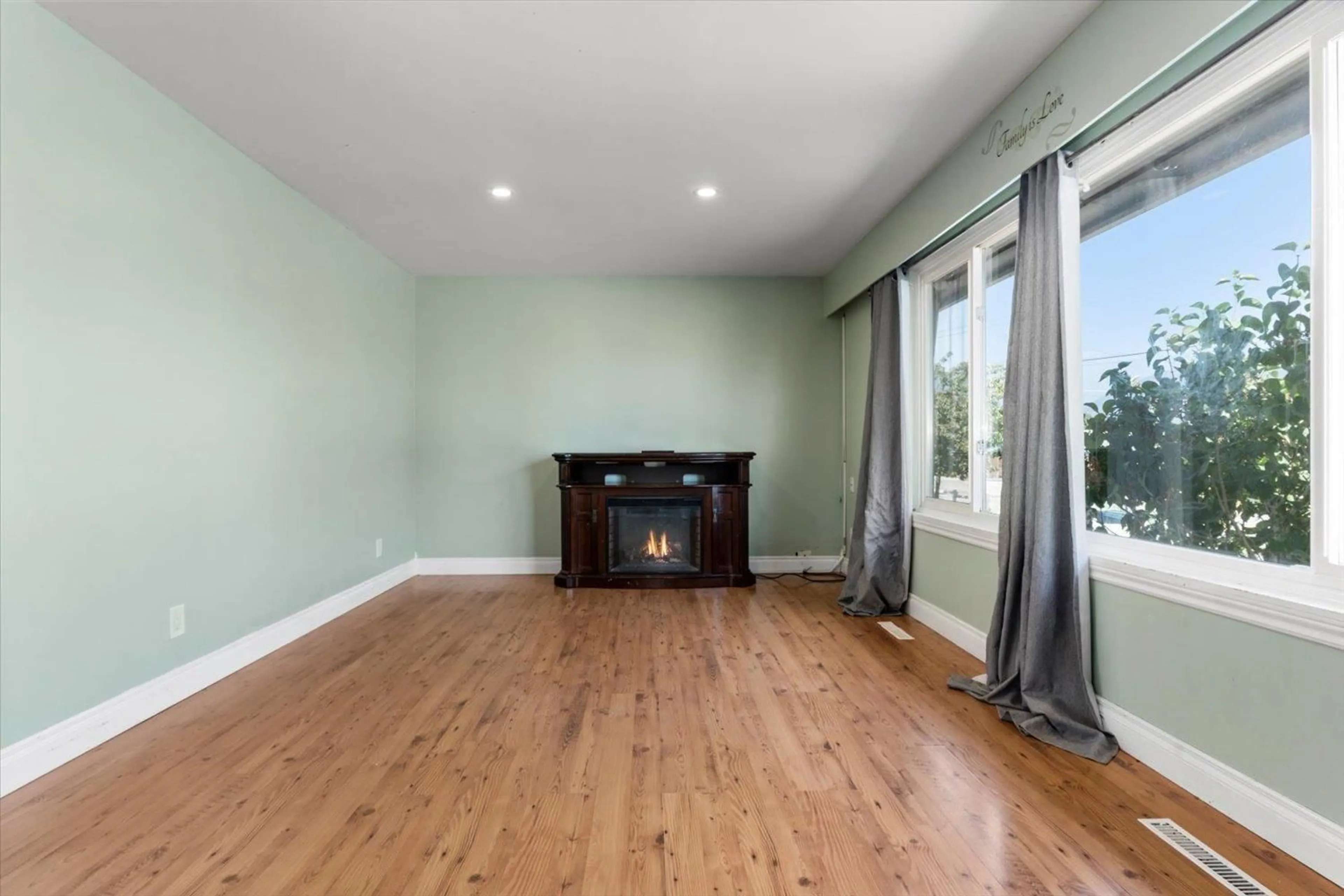 A pic of a room for 46396 STRATHCONA ROAD, Chilliwack British Columbia V2P3T3