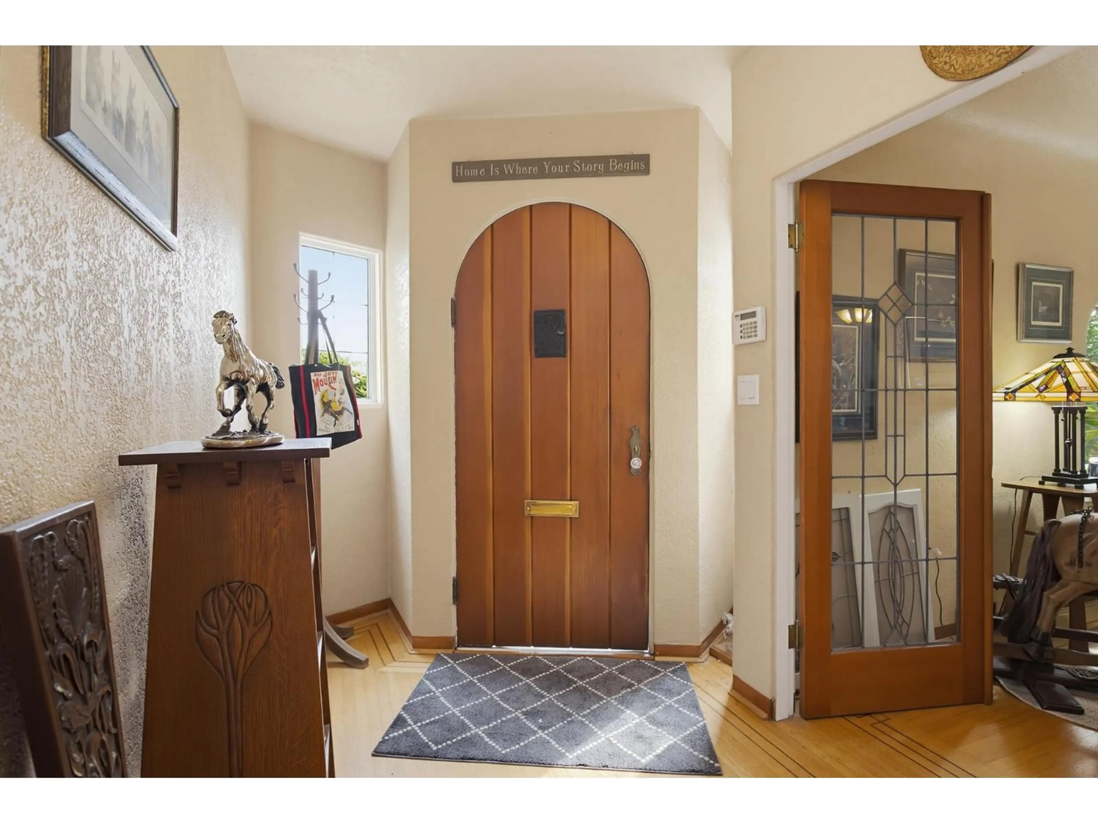 Indoor entryway for 33043 4TH AVENUE, Mission British Columbia V2V1S6