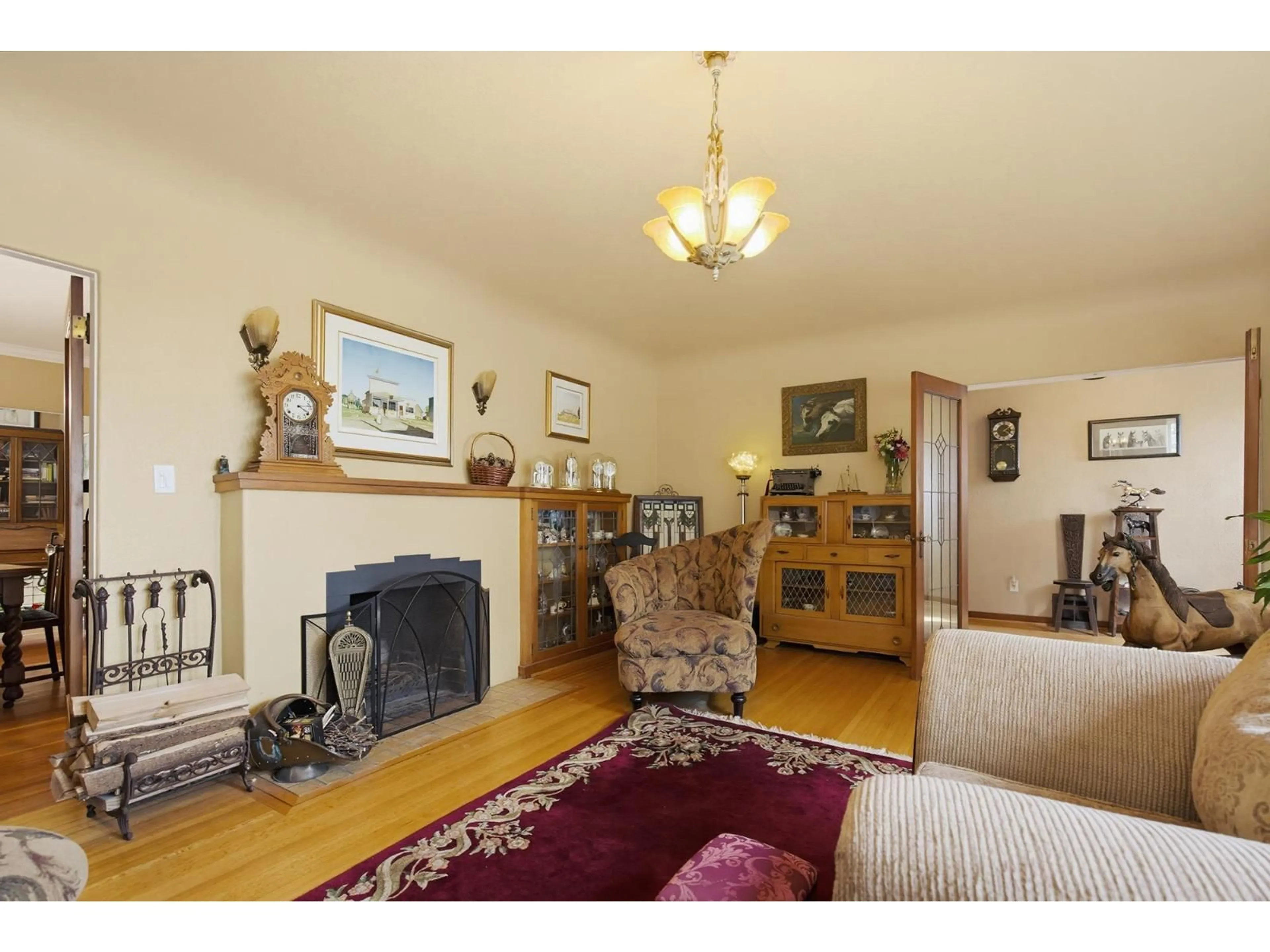 Living room with furniture, wood/laminate floor for 33043 4TH AVENUE, Mission British Columbia V2V1S6