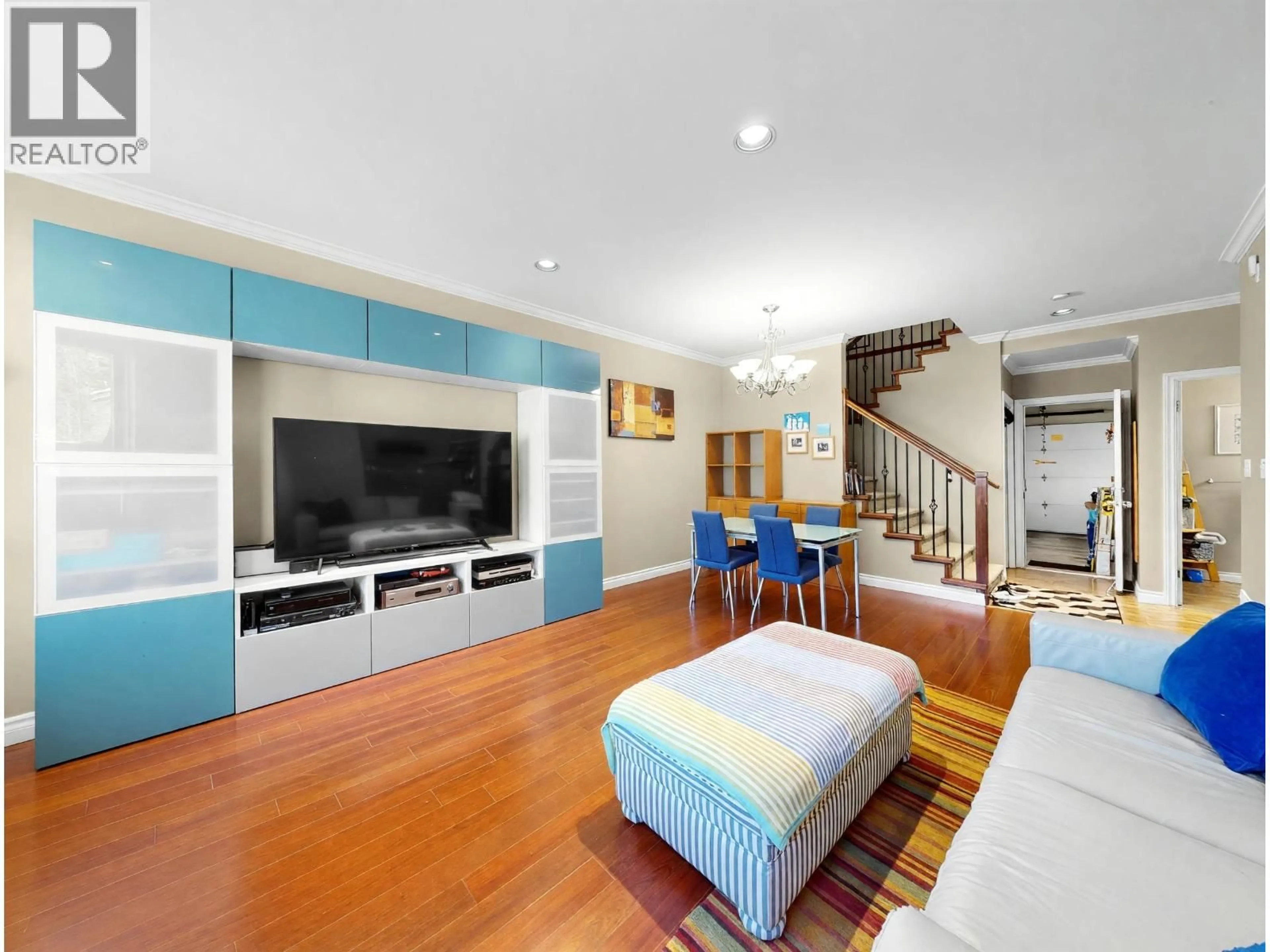 Living room with furniture, wood/laminate floor for 8 - 4191 WILLIAMS ROAD, Richmond British Columbia V7E1J7