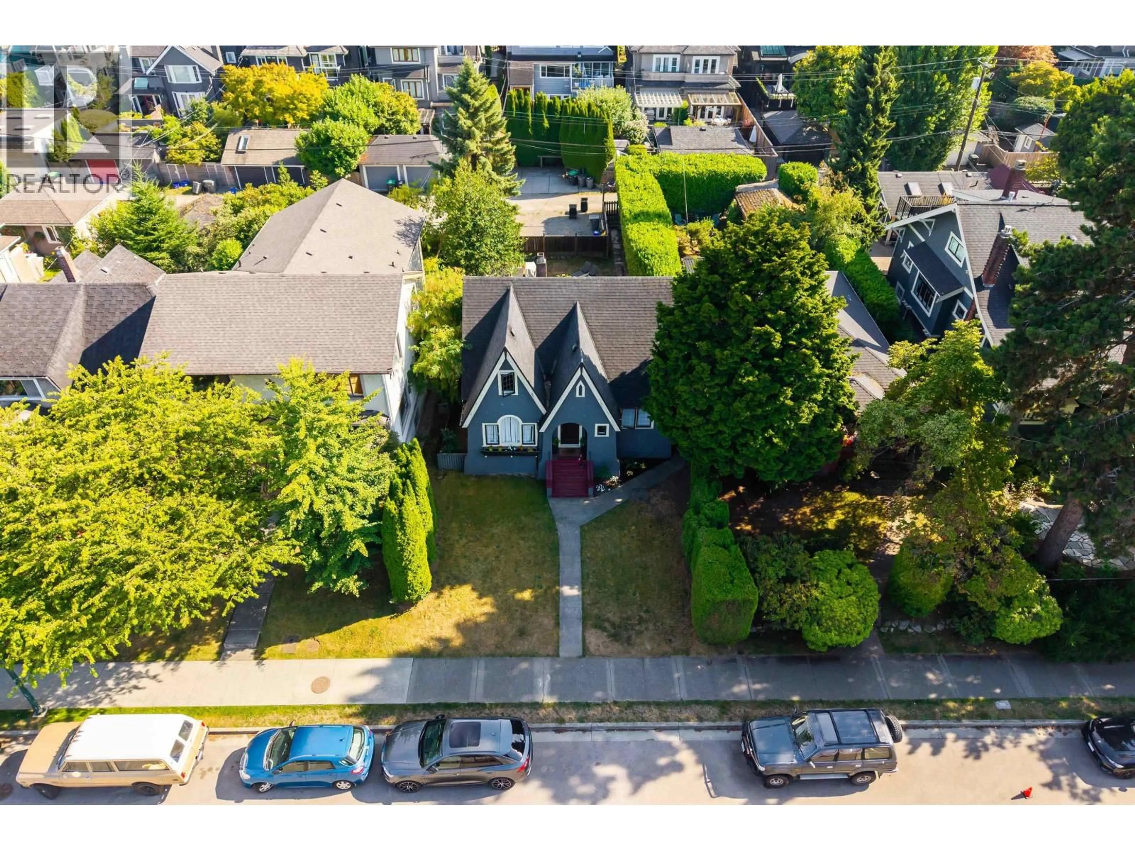 A pic from outside/outdoor area/front of a property/back of a property/a pic from drone, street for 3026 POINT GREY ROAD, Vancouver British Columbia V6K1B1