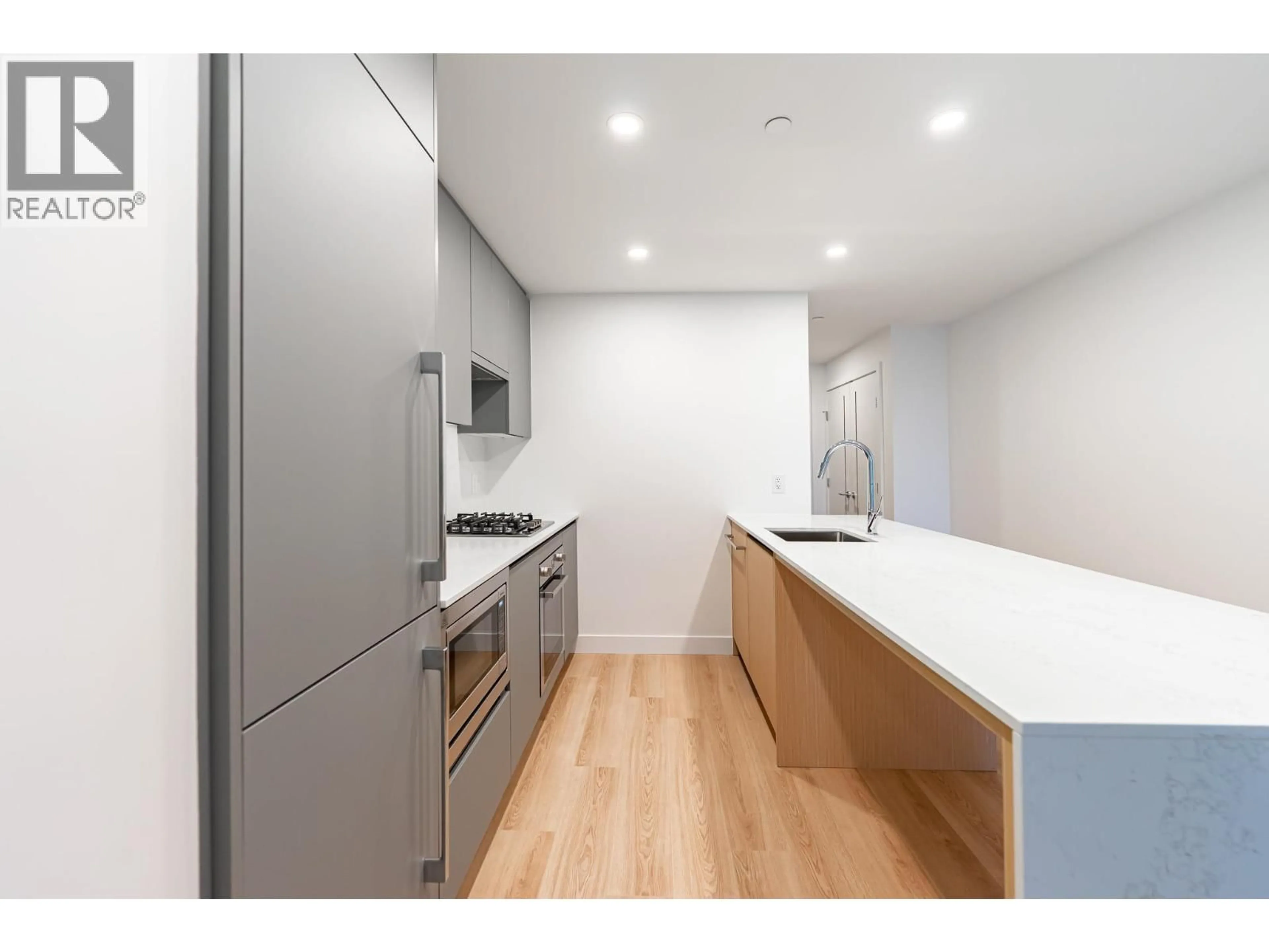 Standard kitchen, wood/laminate floor for 902 - 7977 LANSDOWNE ROAD, Richmond British Columbia V6X0X7