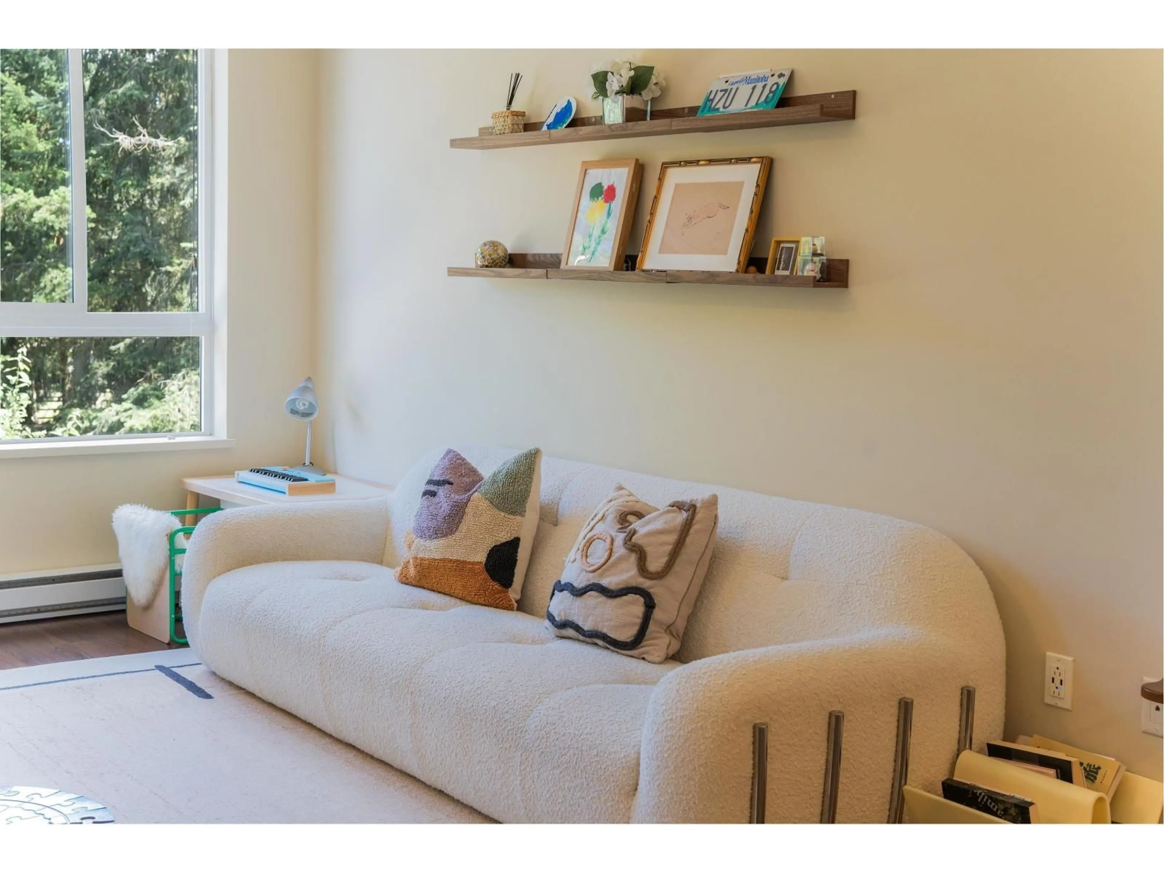 Living room with furniture, wood/laminate floor for 94 - 2729 158 STREET, Surrey British Columbia V3Z1P4
