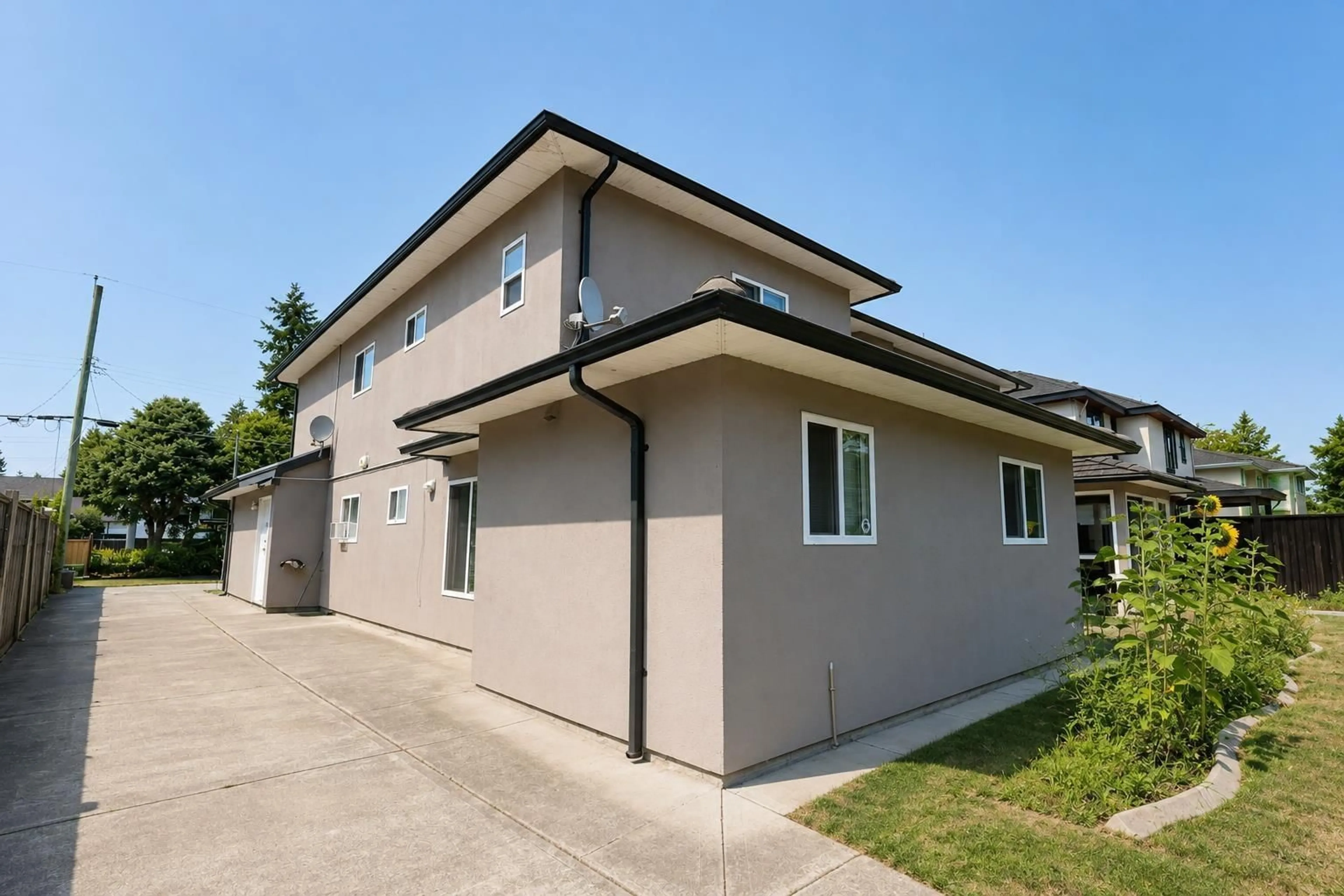 Home with vinyl exterior material, building for 11746 72A AVENUE, Delta British Columbia V4C1B1