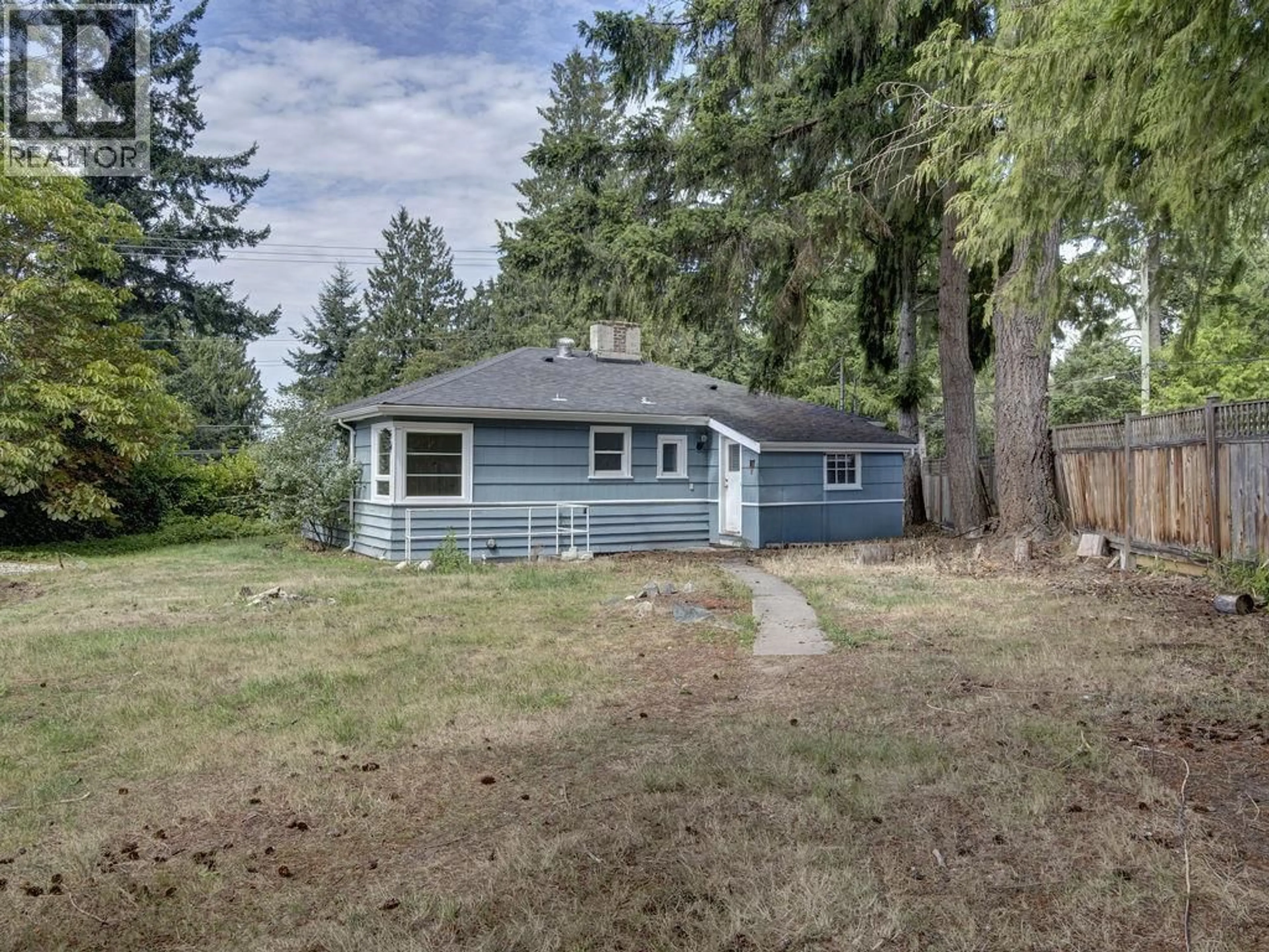 A pic from outside/outdoor area/front of a property/back of a property/a pic from drone, street for 5724 PORPOISE BAY ROAD, Sechelt British Columbia V0N3A3