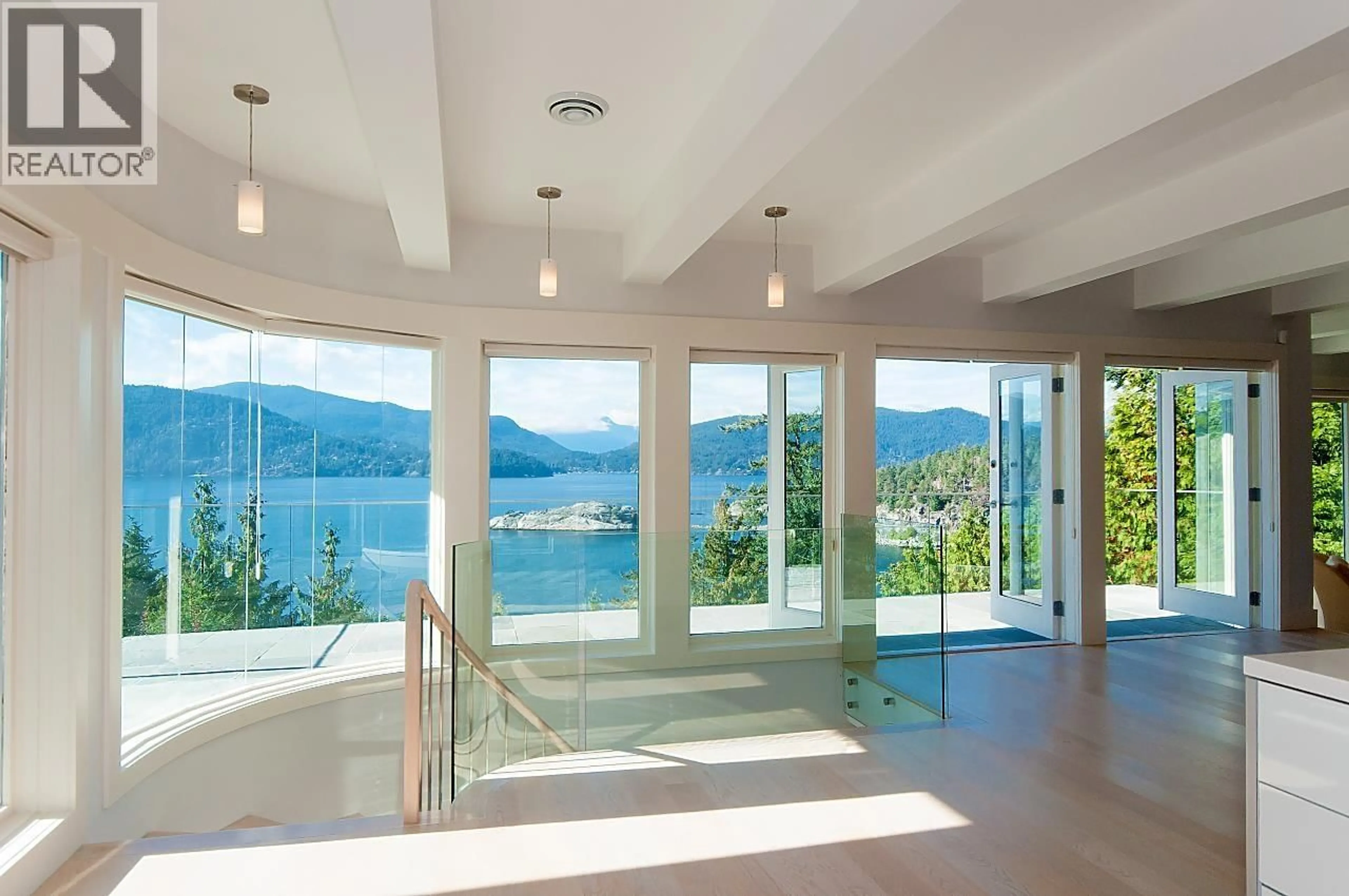 Indoor foyer for 6175 NELSON AVENUE, West Vancouver British Columbia V7W2A1