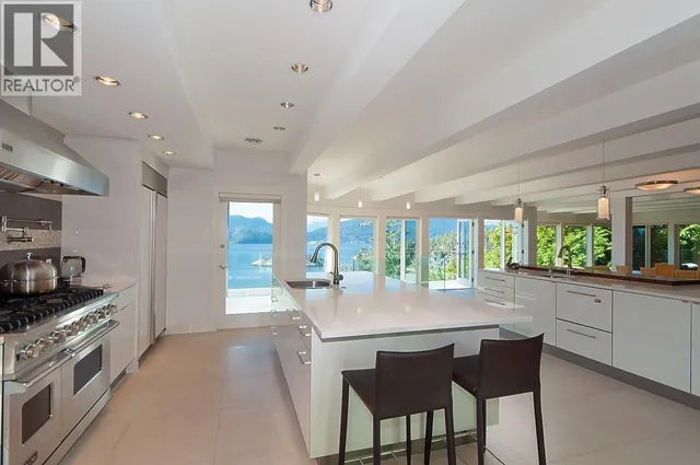 6175 NELSON AVENUE, West Vancouver 3