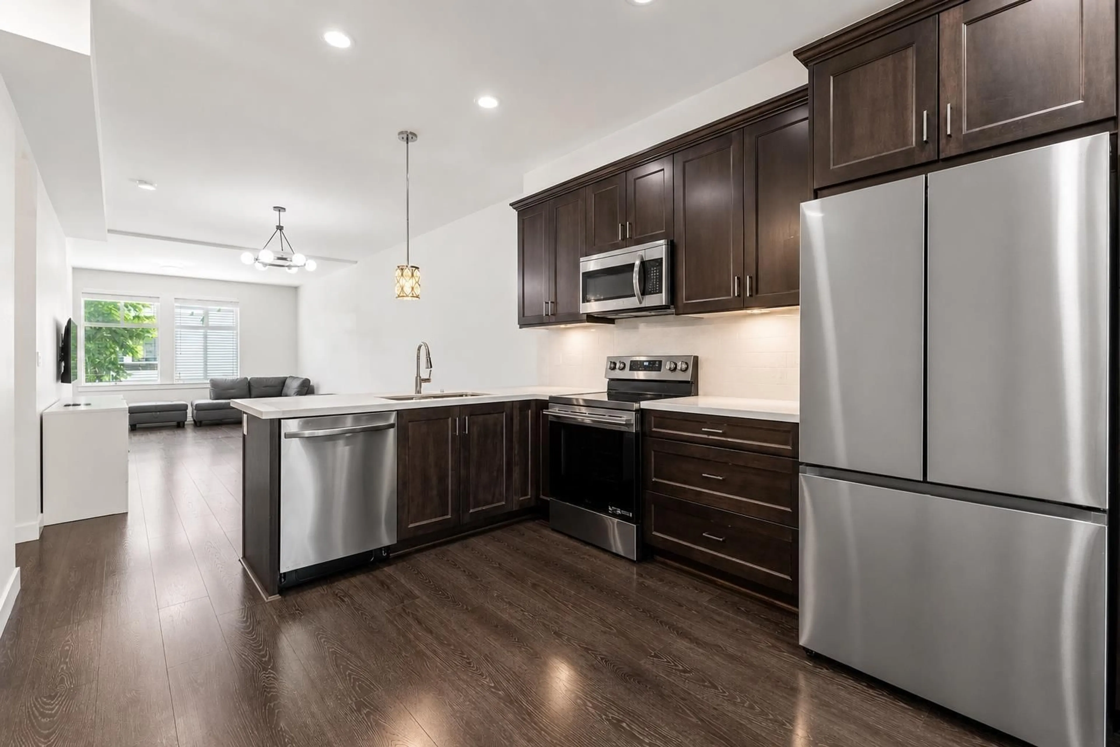 Open concept kitchen, wood/laminate floor for 22 - 14271 60 AVENUE, Surrey British Columbia V3X2N4