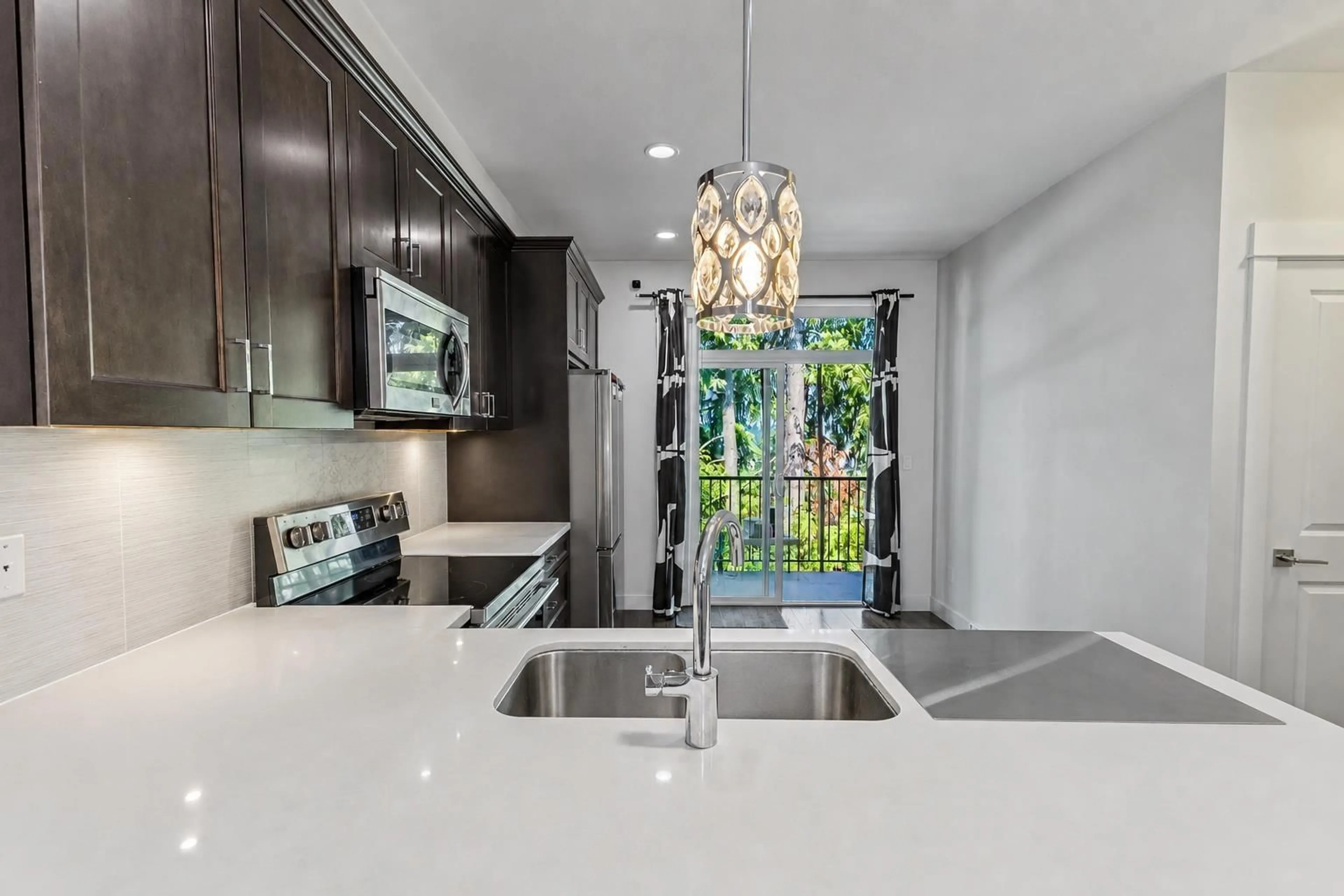 Contemporary kitchen, ceramic/tile floor for 22 - 14271 60 AVENUE, Surrey British Columbia V3X2N4