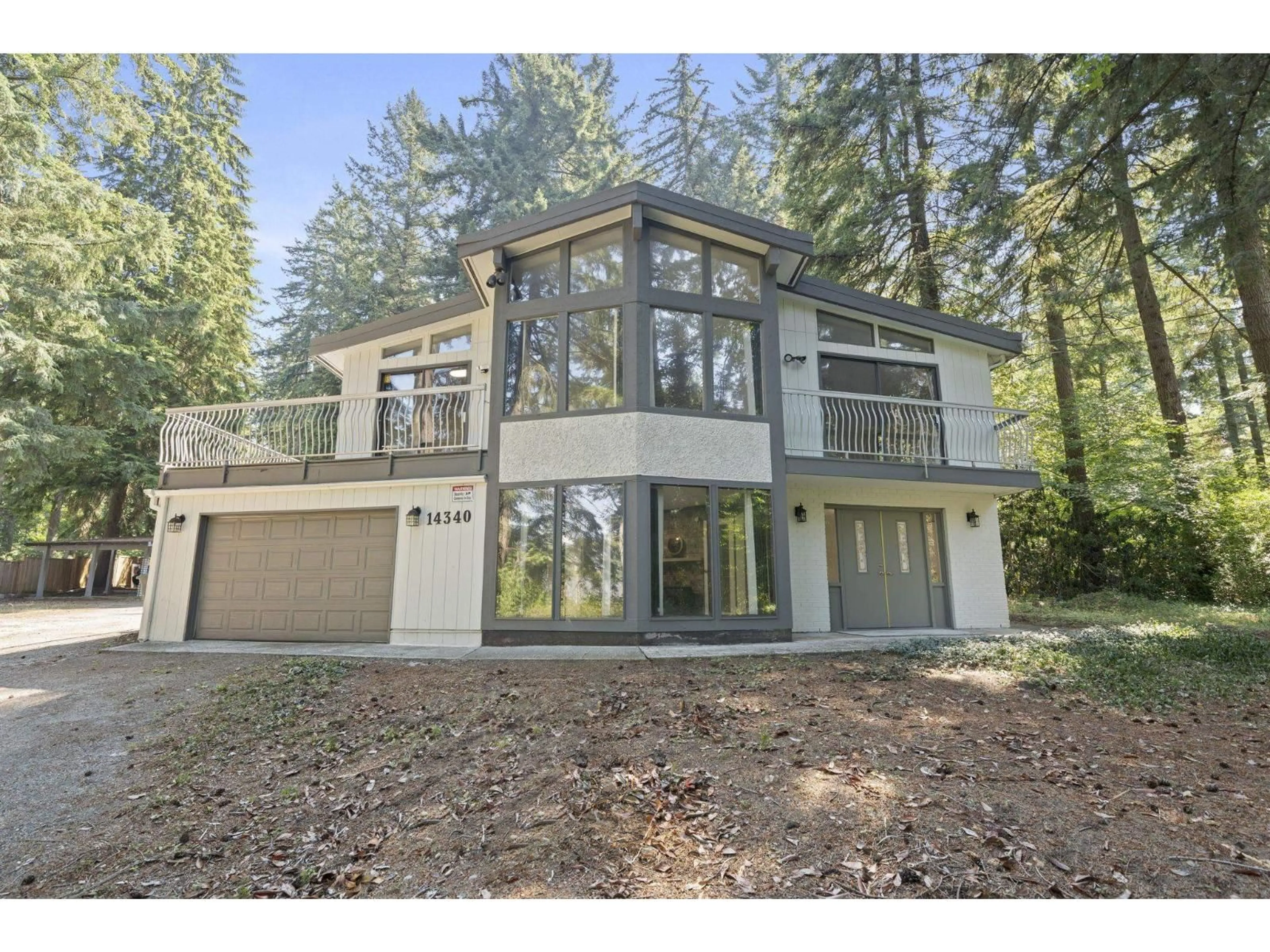 Home with vinyl exterior material, unknown for 14340 28TH AVENUE, Surrey British Columbia V4P2H1