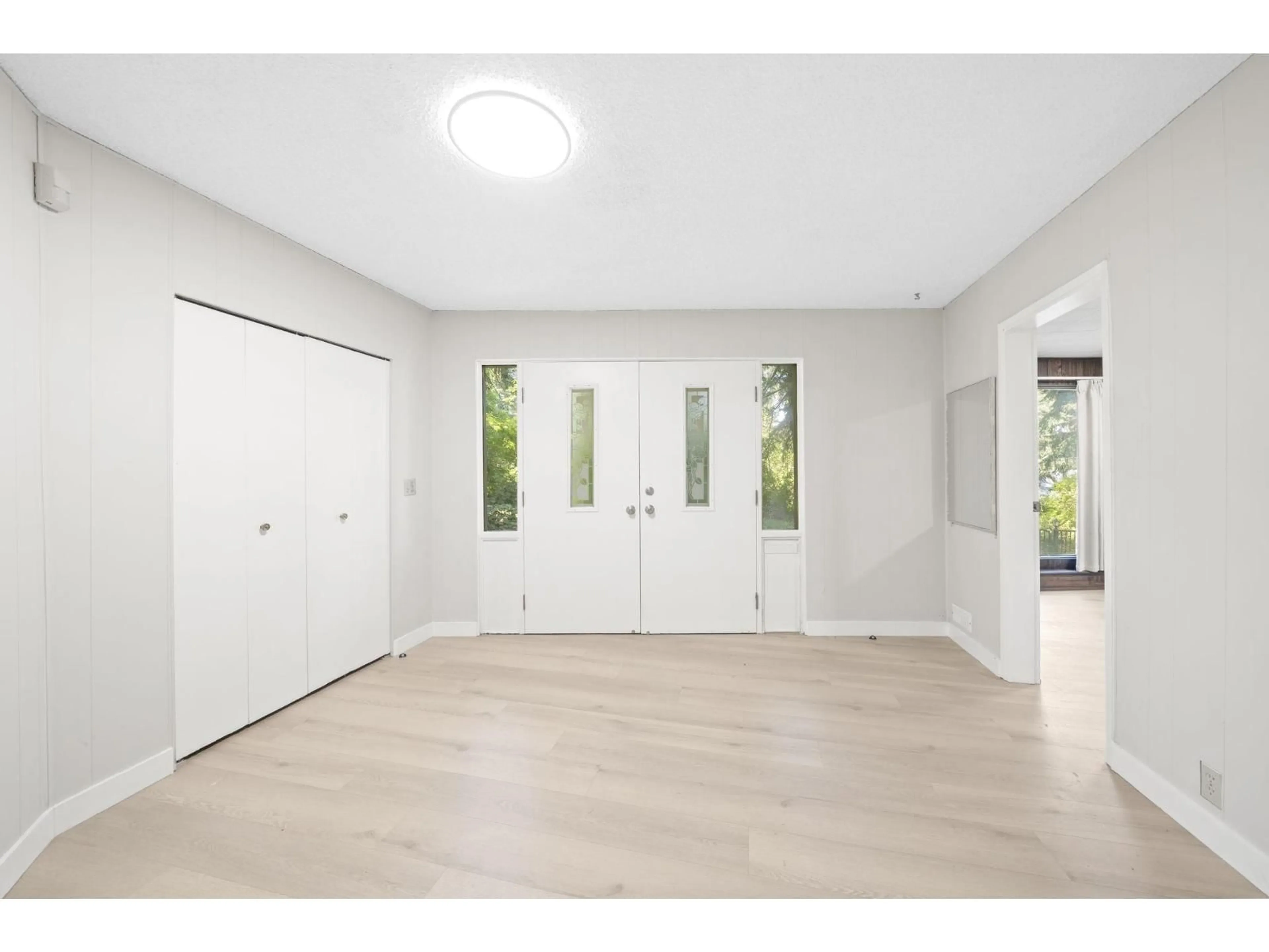 A pic of a room for 14340 28TH AVENUE, Surrey British Columbia V4P2H1